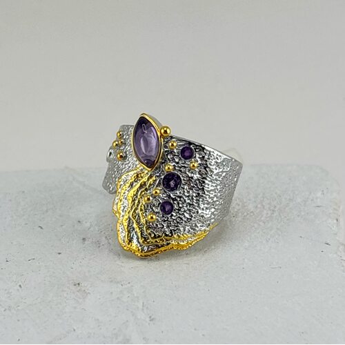 Кольцо с аметистами из серебра 925 пробы с позолотой