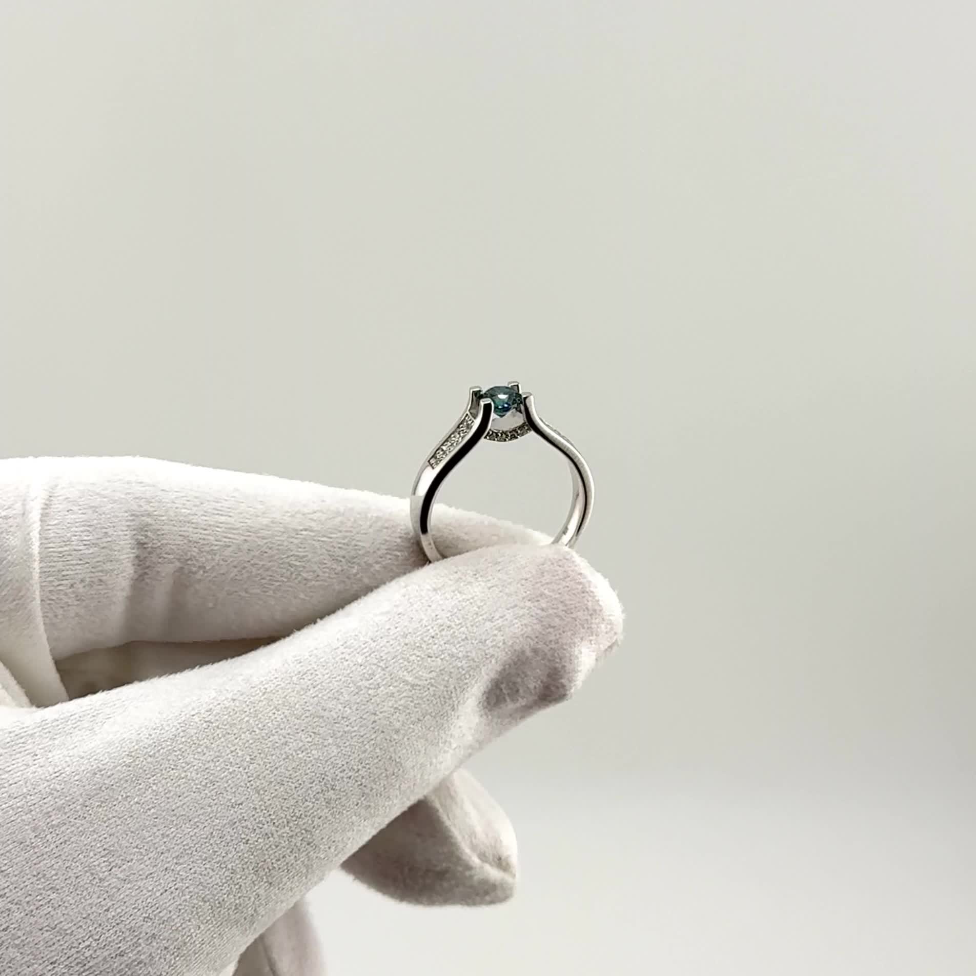 Кольцо с бриллиантами из белого золота 585 пробы арт. 01-02066-03-262-01-03