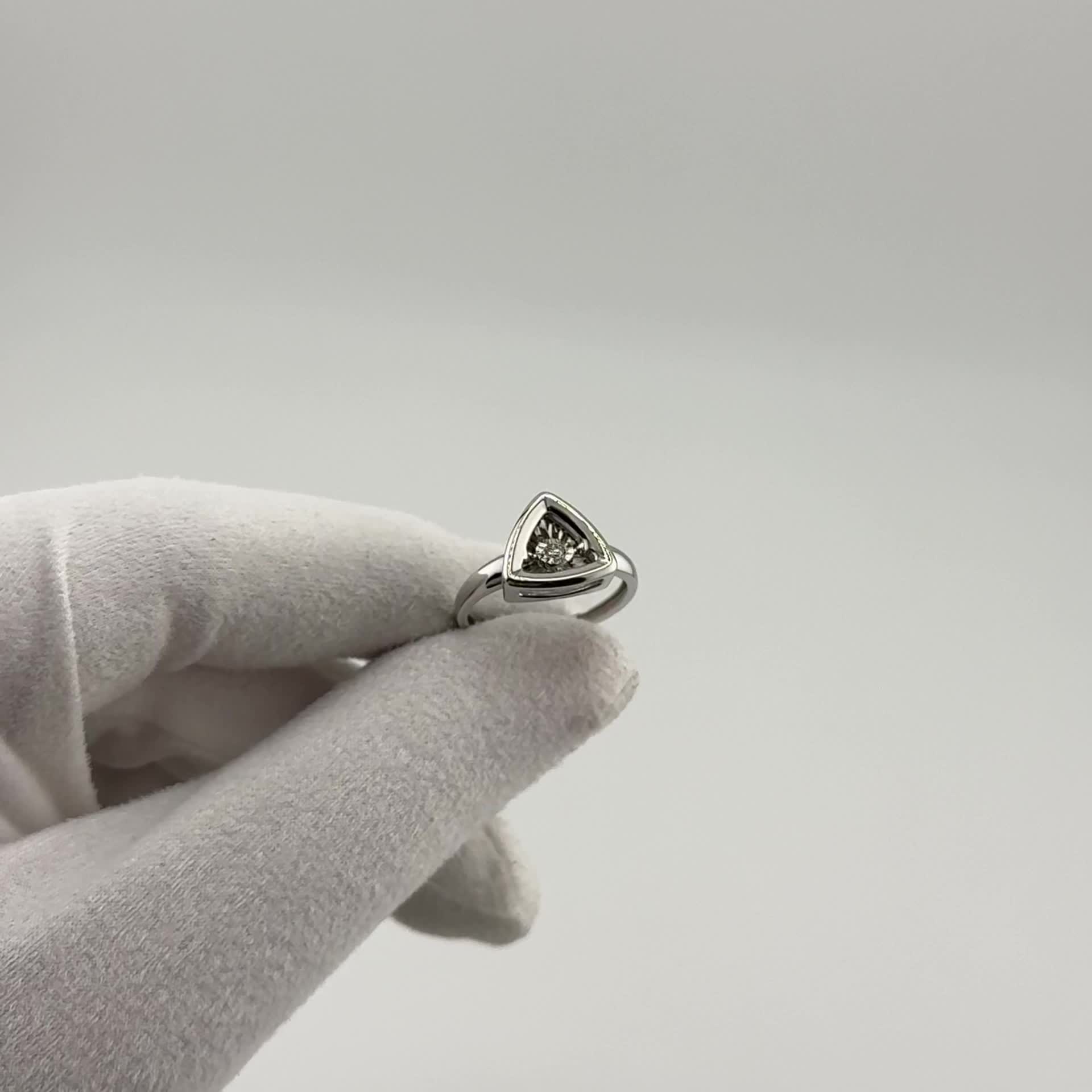 Кольцо с танцующим бриллиантом из белого золота 585 пробы арт. 01-12-51129-11-00