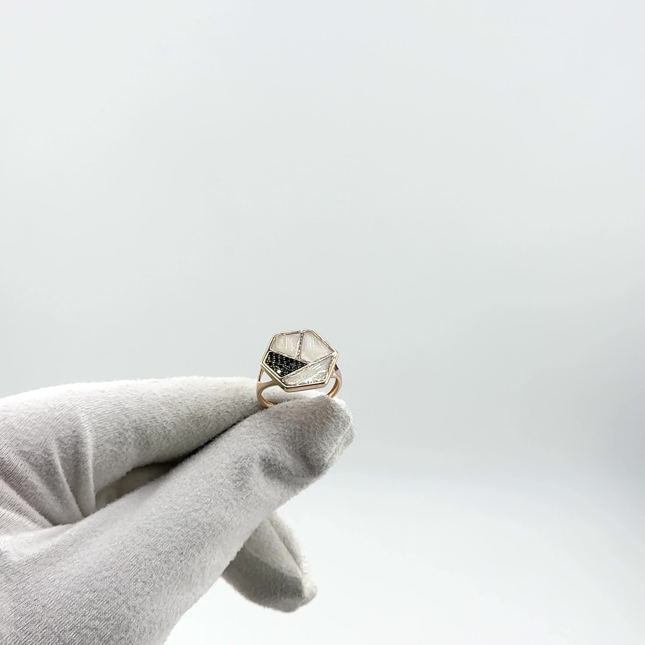 Кольцо со шпинелью и эмалью из золота 585 пробы арт. 01-3-366-7400-015