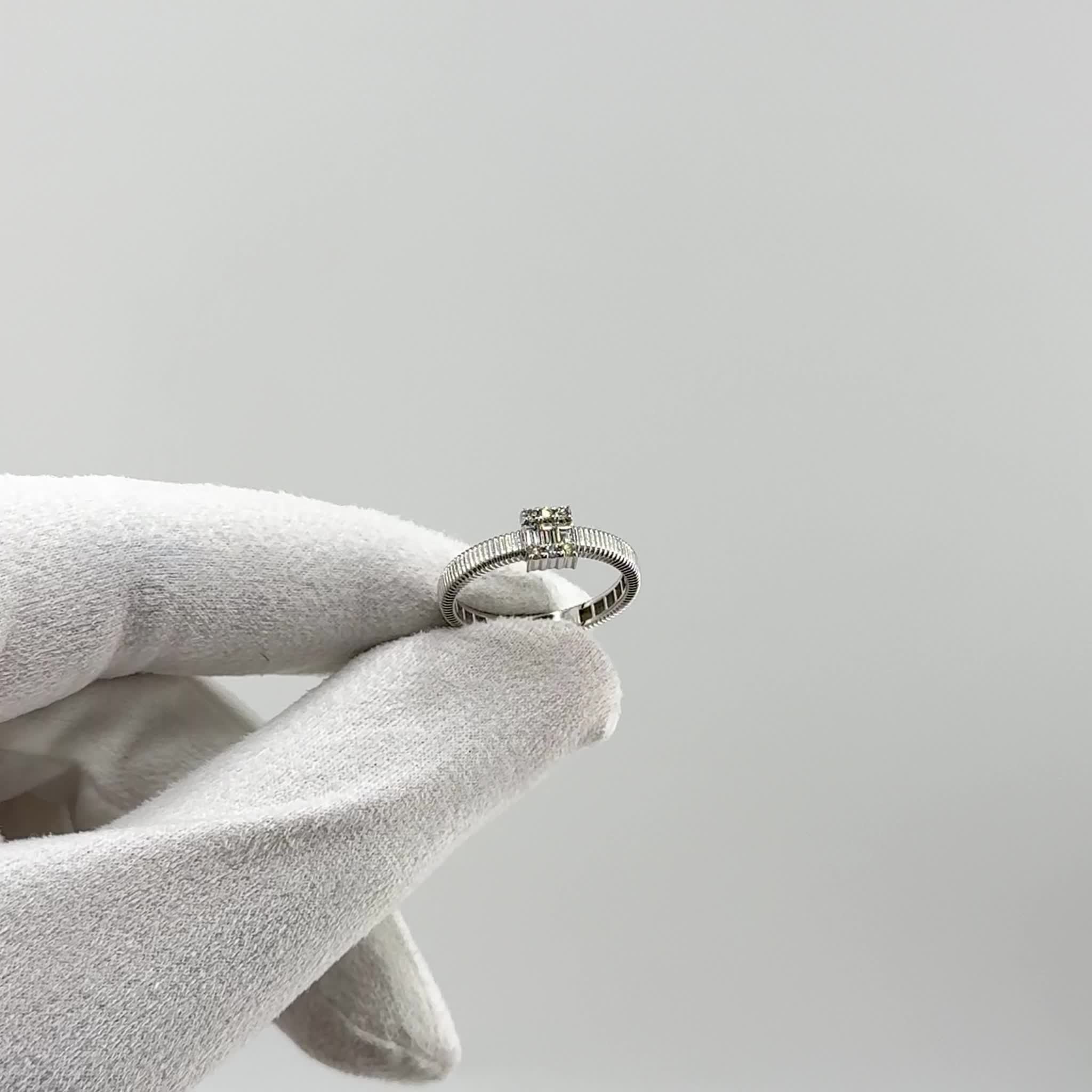 Кольцо с бриллиантами из белого золота 585 пробы арт. 01-P0528-03-001-07-03