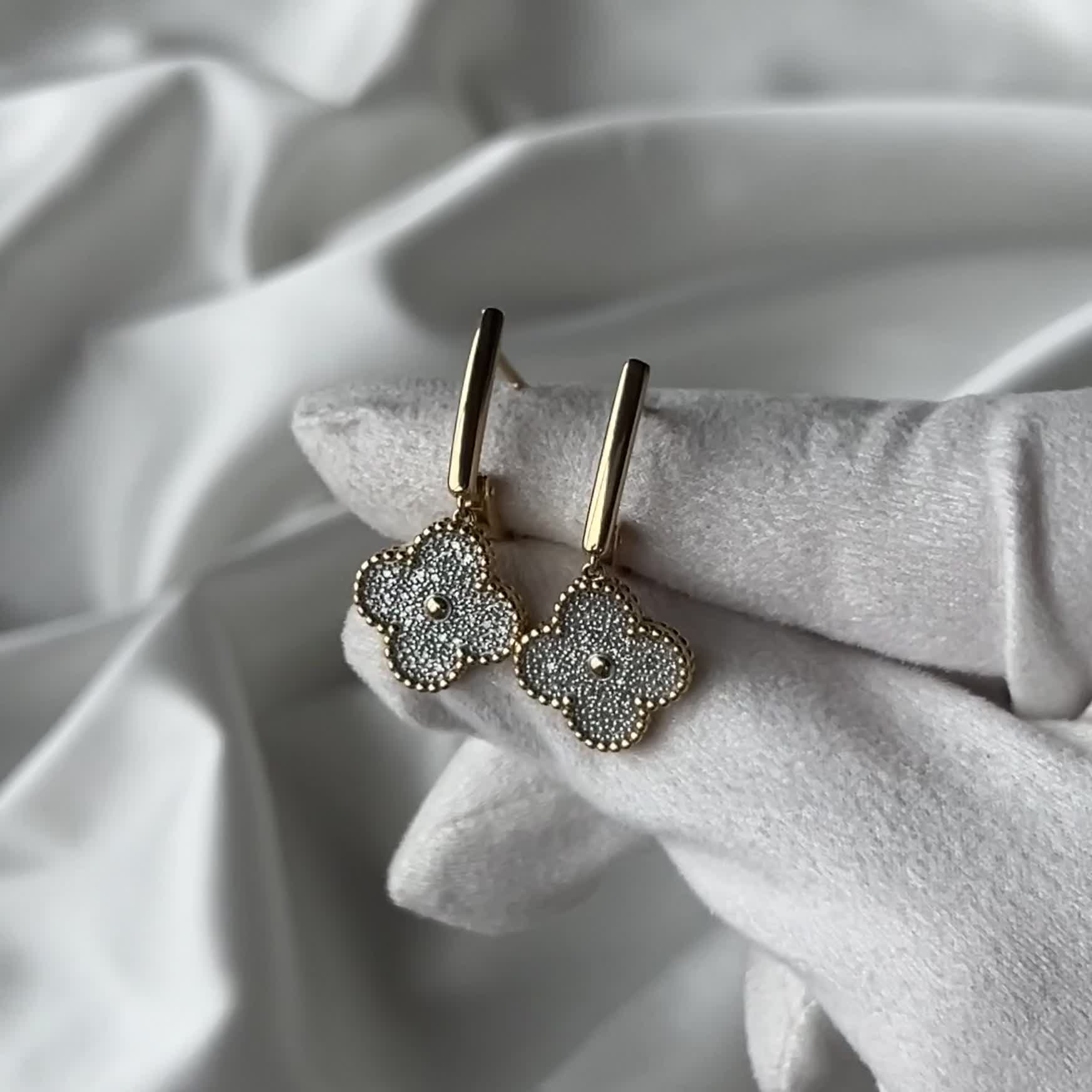 Серьги "Клевера" с бриллиантами из желтого золота 585 пробы арт. 02-13-0568-21-00-1