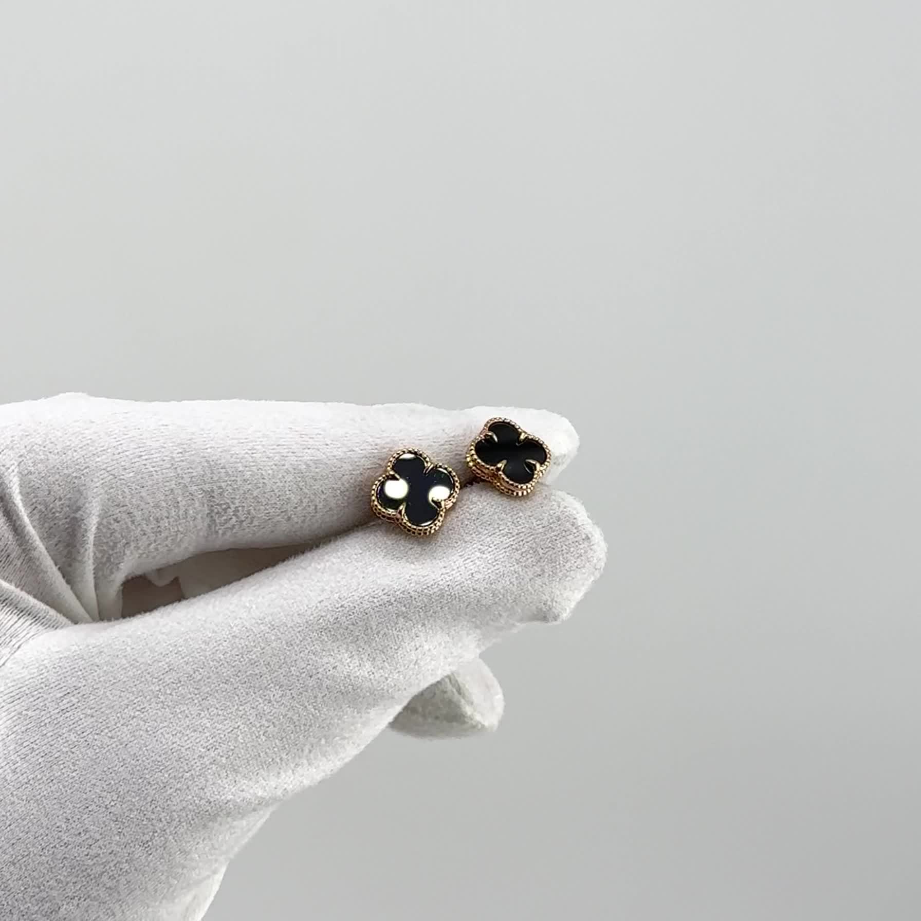 Серьги с ониксом из золота 585 пробы арт. 050110