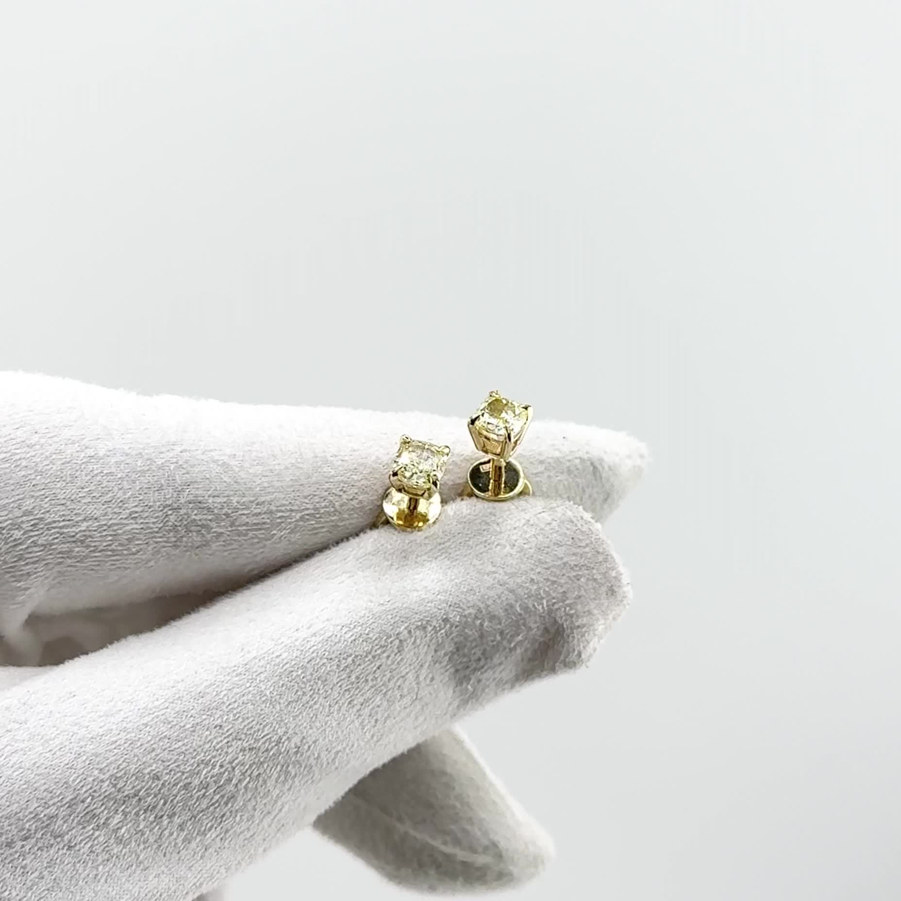 Пуссеты с бриллиантами из желтого золота 585 пробы арт. 09-03137-05-302-07-01