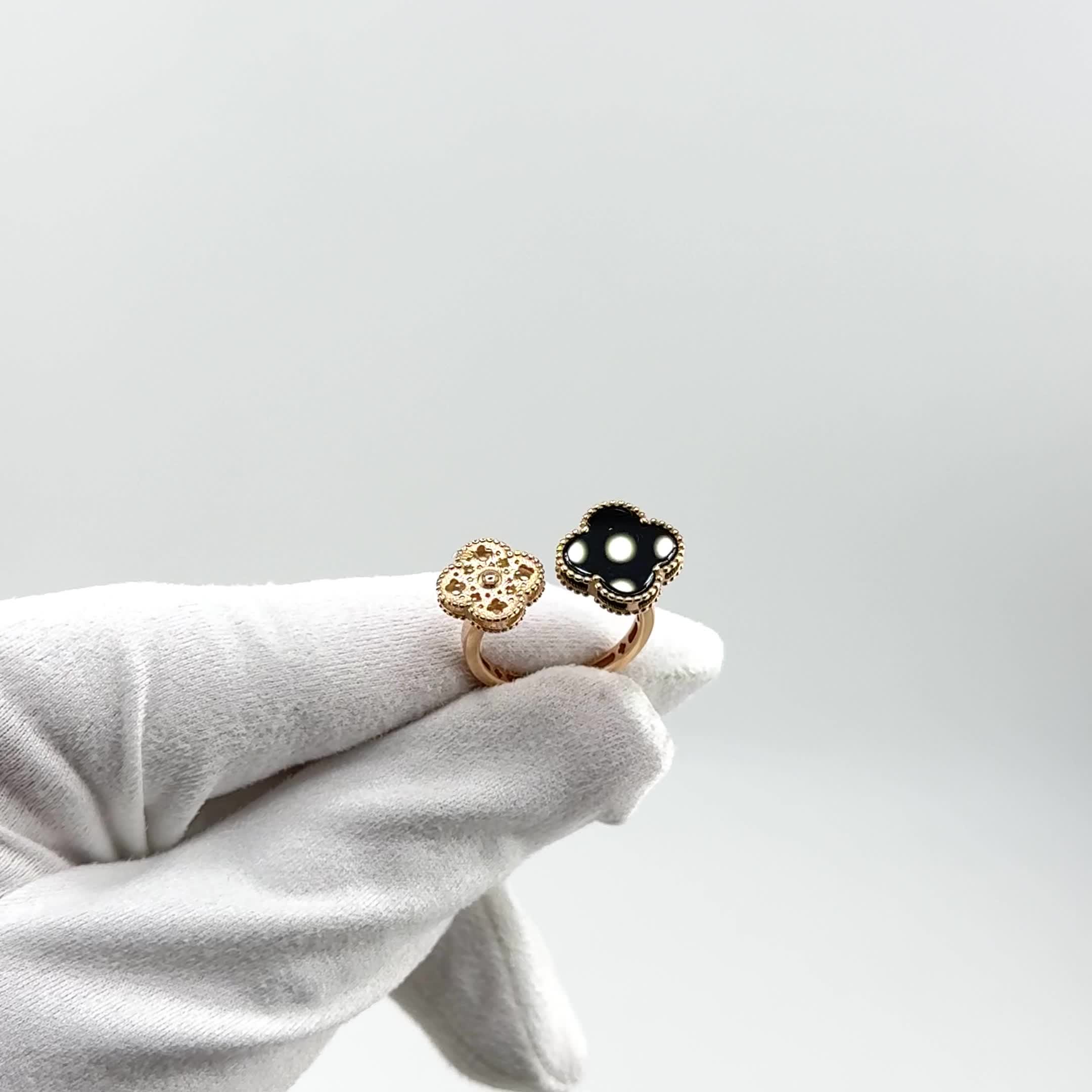 Кольцо "Клевер" с ониксом из золота 585 пробы арт. 1-6071