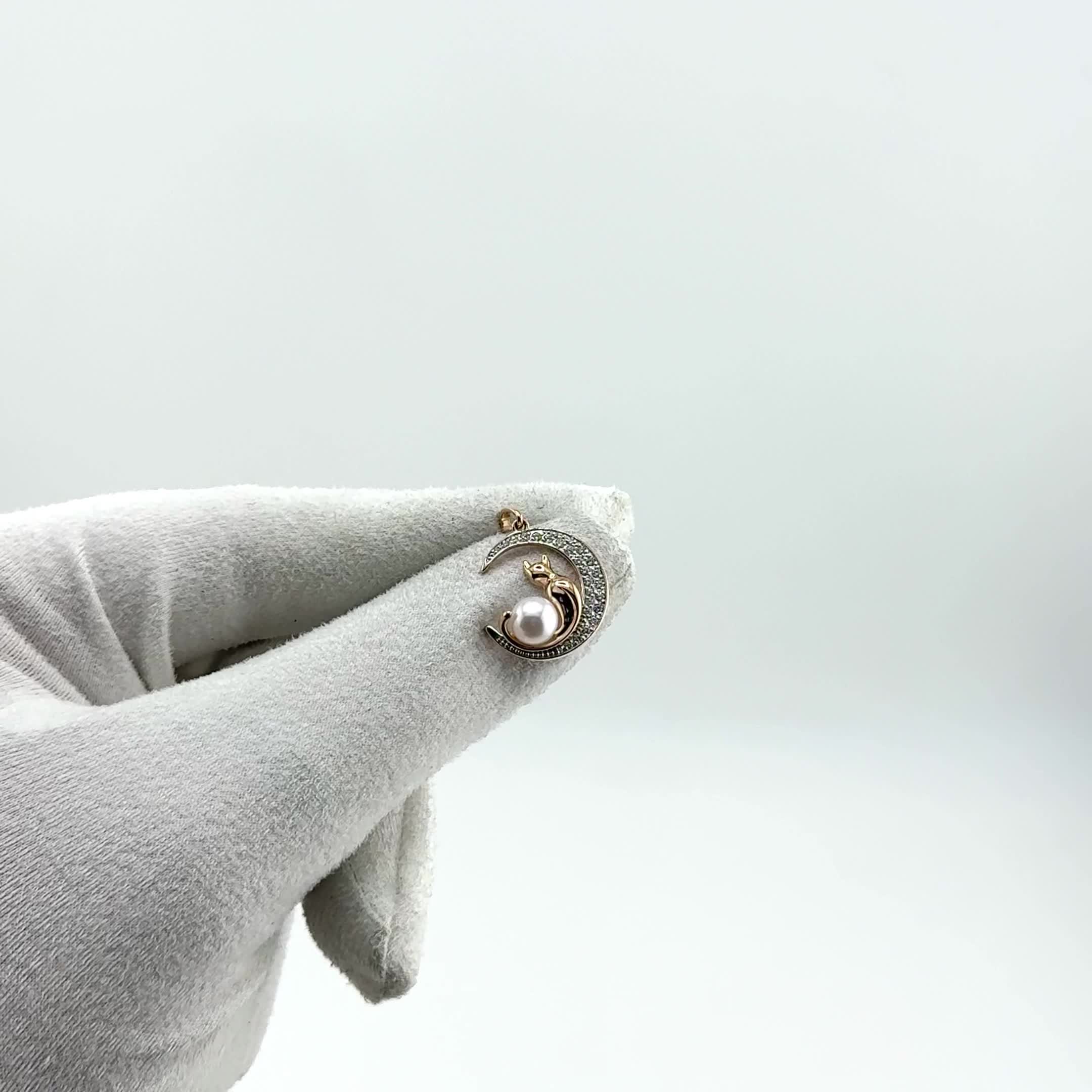 Подвеска "Кот на луне" с жемчугом и фианитами из золота 585 пробы арт. 10-1-185-0501-011