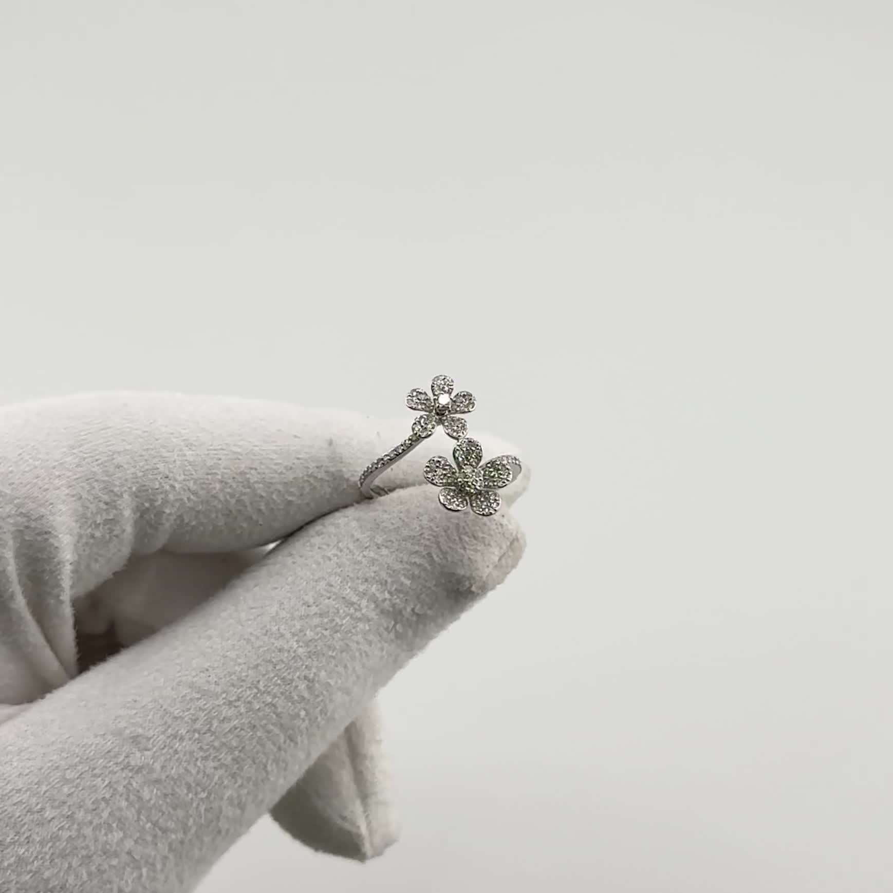 Кольцо "Цветы" с бриллиантами из белого золота 585 пробы арт. 1012785-3