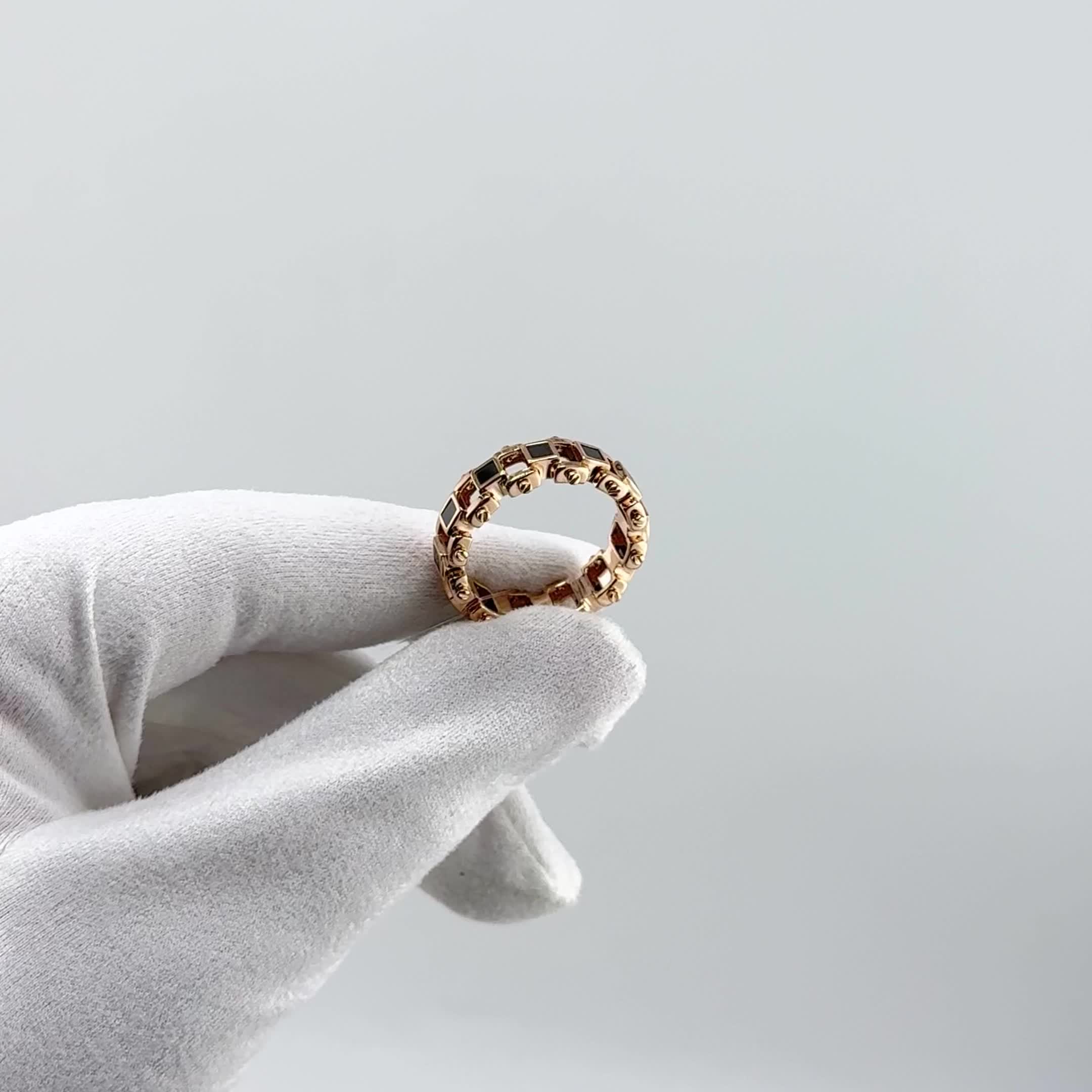 Кольцо с ониксом из золота 585 пробы арт. 110767