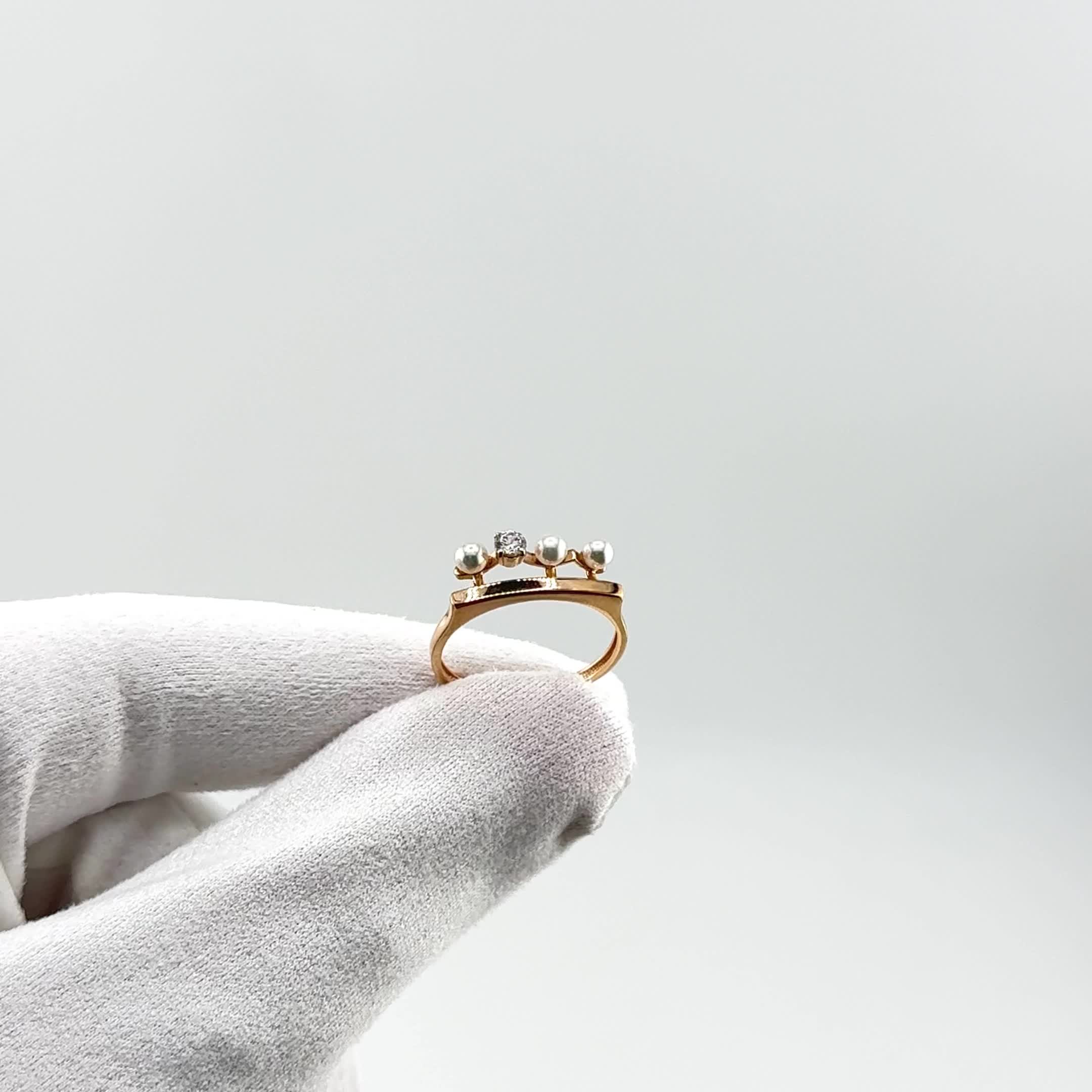 Кольцо с жемчугом и фианитом из золота 585 пробы арт. 11805237