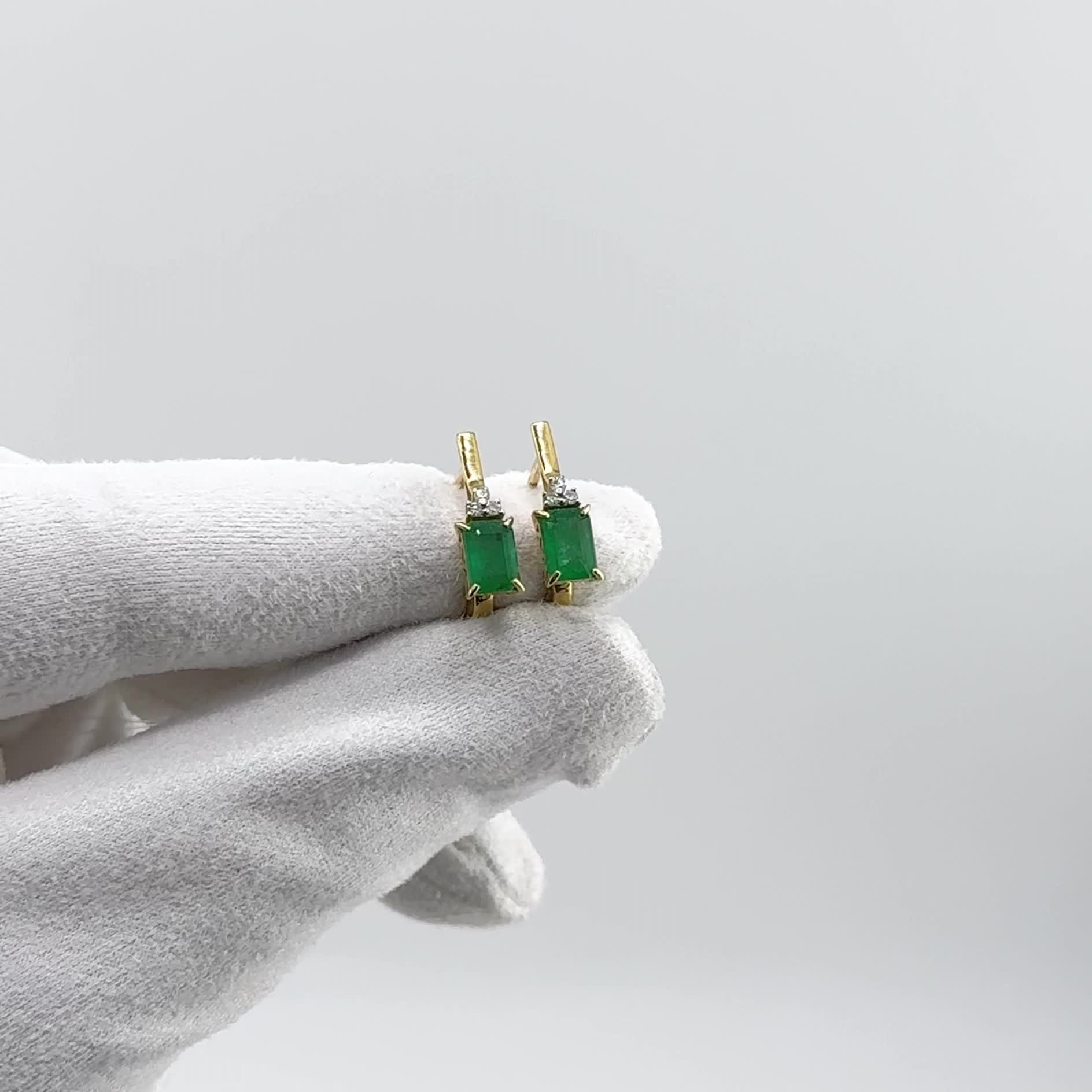 Серьги с бриллиантами и изумрудами из золота 585 пробы арт. 12-21578-1200