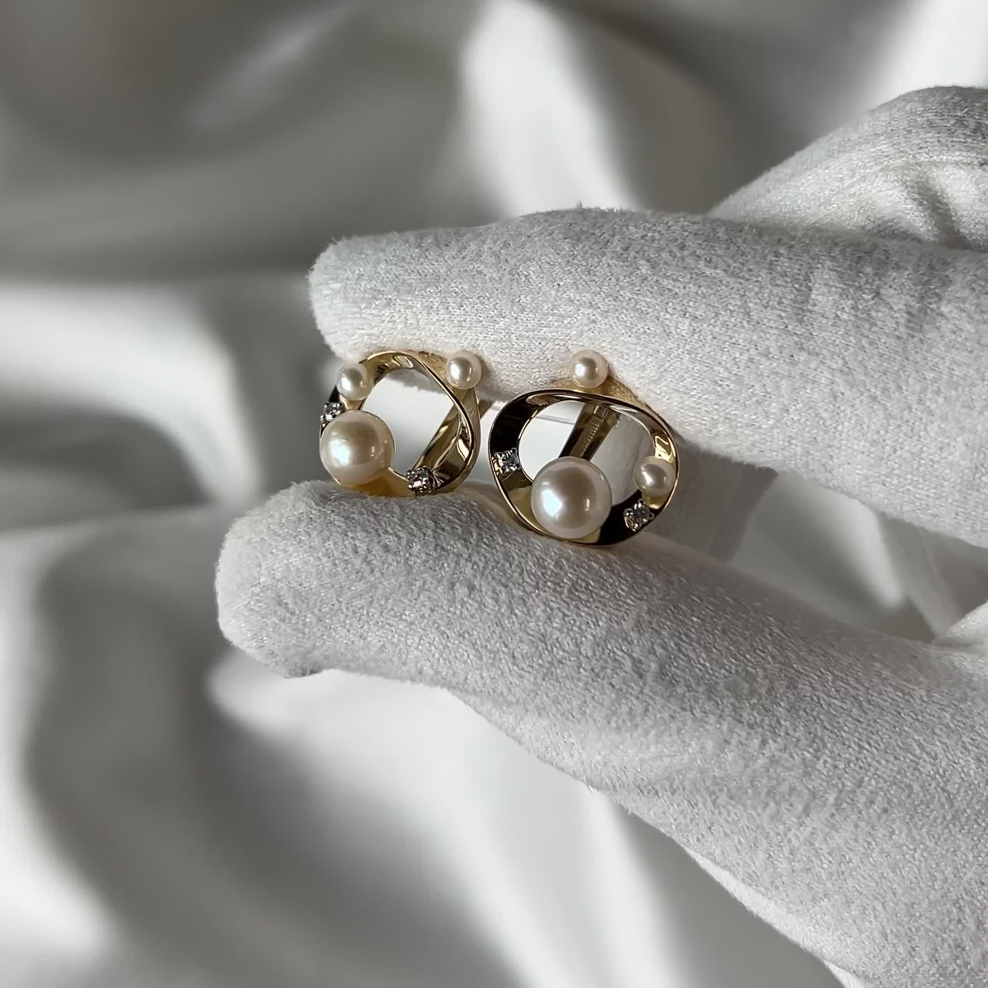 Серьги с жемчугом и бриллиантами из желтого золота 585 пробы арт. 12-21843-1500