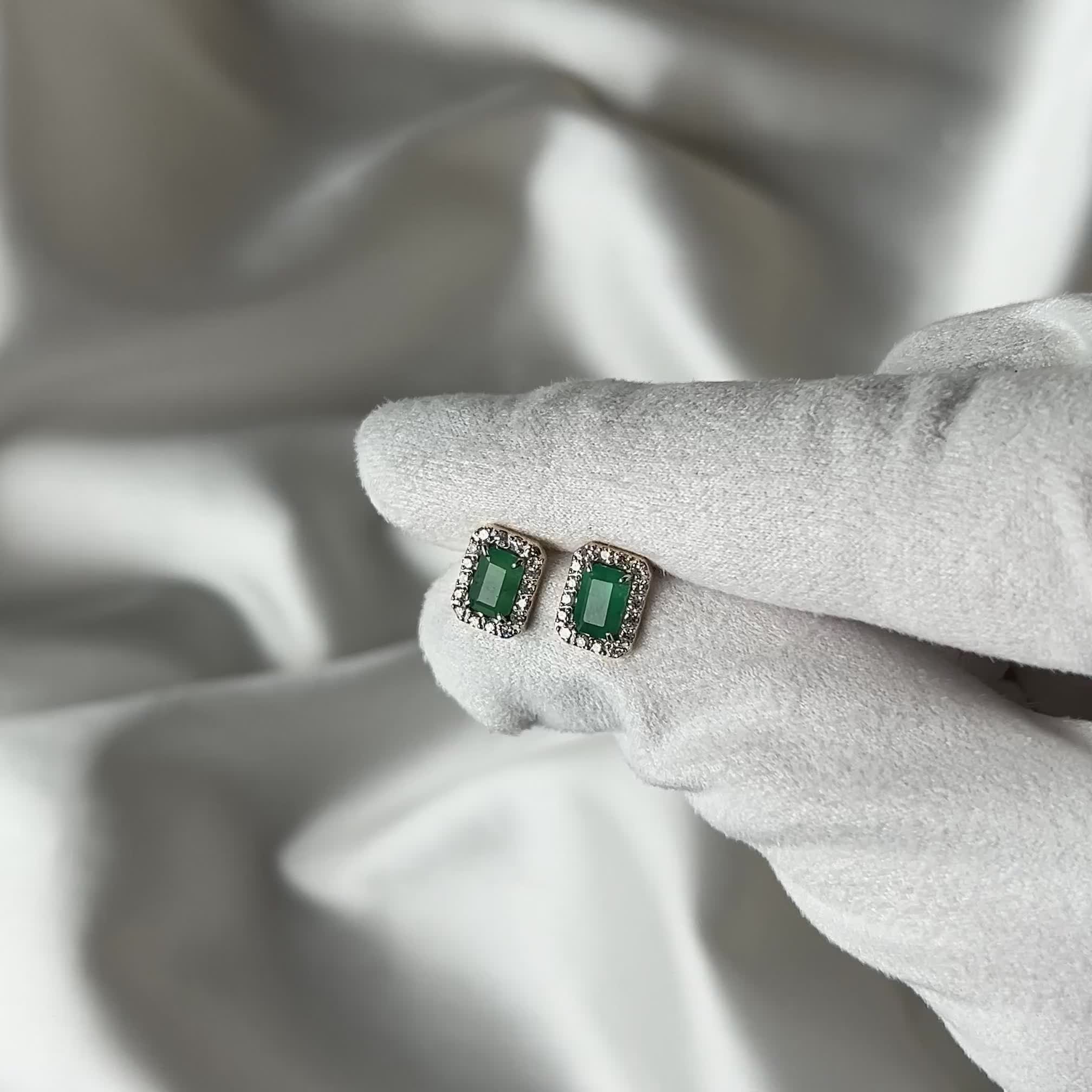 Пусеты с изумрудами и бриллиантами из золота 585 пробы арт. 12-22025-1200