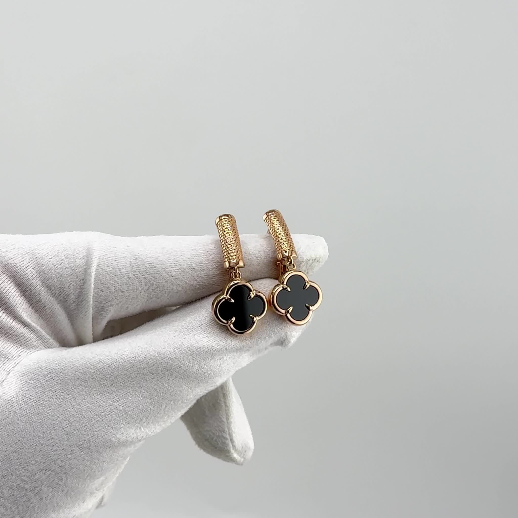 Серьги "Клевер" с ониксом из золота 585 пробы арт. 120228