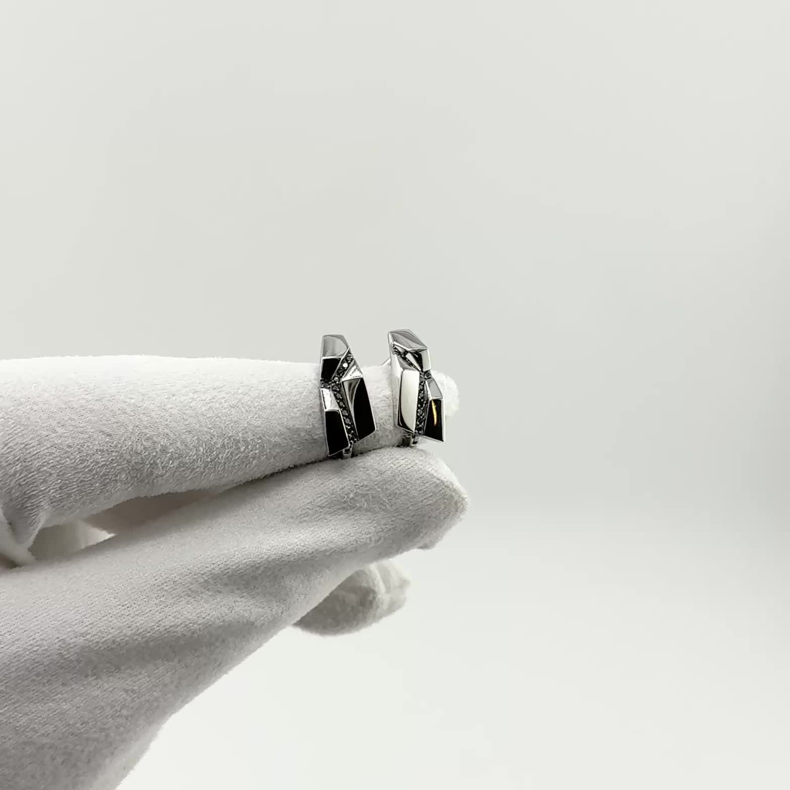 Серьги с черными бриллиантами из белого золота 585 пробы арт. 14-211-106-2Б-Чбр