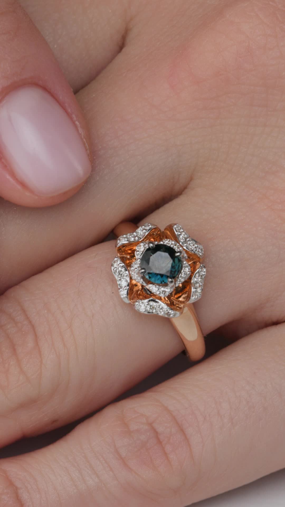 Кольцо "Роза" с сапфиром и бриллиантами из золота 585 пробы арт. 14340-102