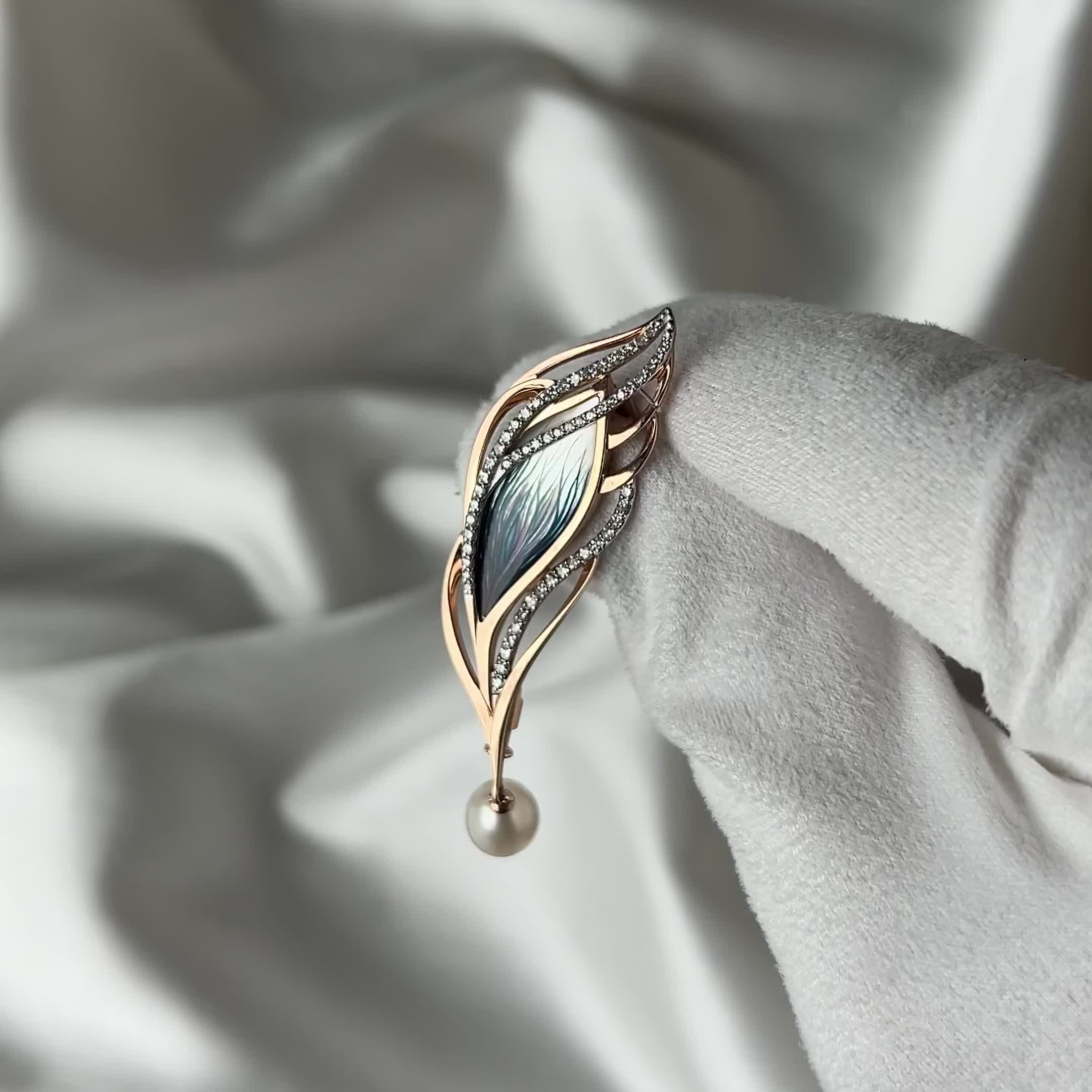 Брошь с жемчугом, перламутром и бриллиантами из золота 585 пробы арт. 15-01983-62400