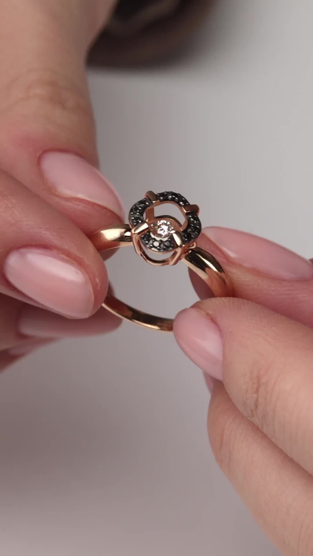 Кольцо с танцующим бриллиантом из золота 585 пробы арт. 16077-113