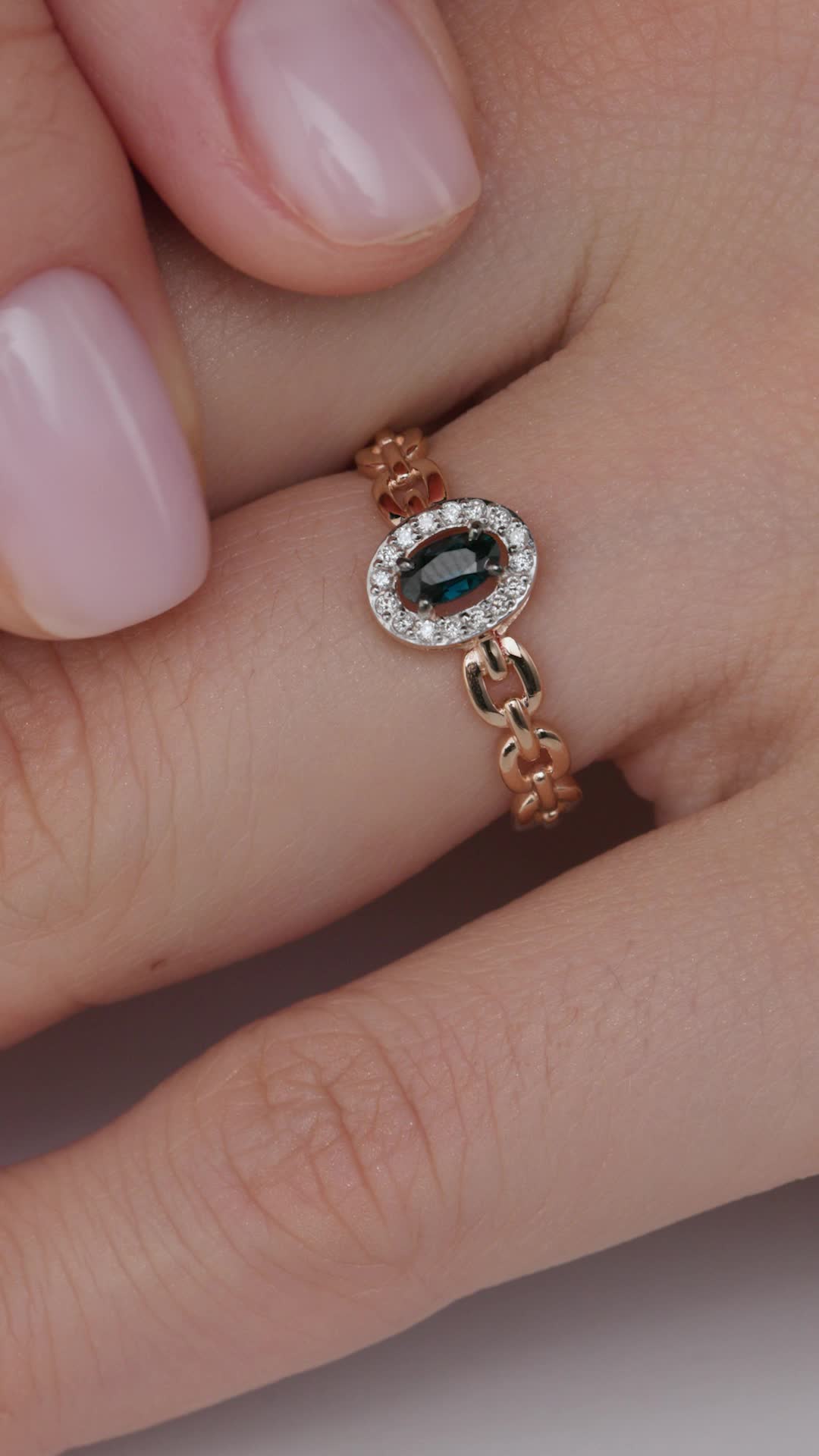 Кольцо с сапфиром и бриллиантами из золота 585 пробы арт. 16091-102