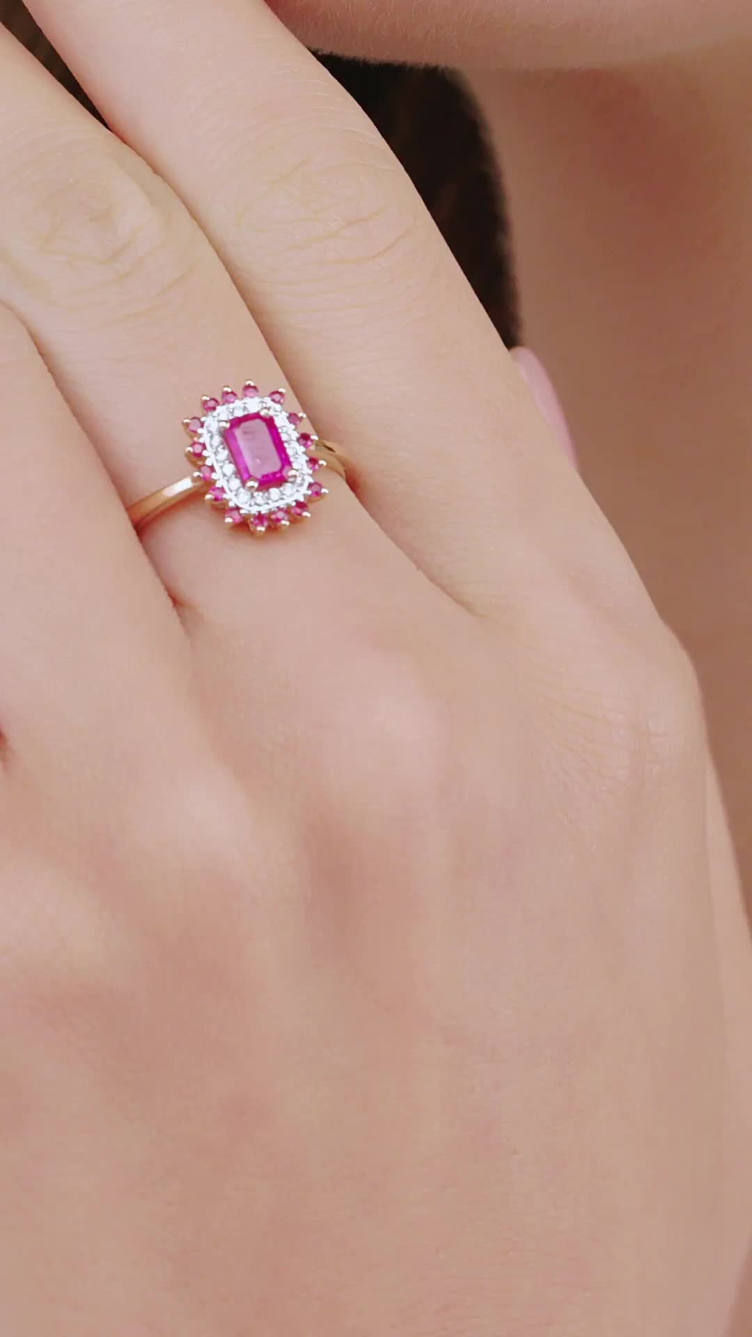 Кольцо с рубином и бриллиантами из золота 585 пробы арт. 16130-103