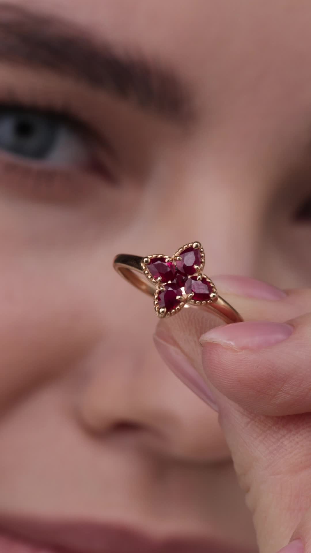 Кольцо "Цветок" с рубинами из золота 585 пробы арт. 16138-103