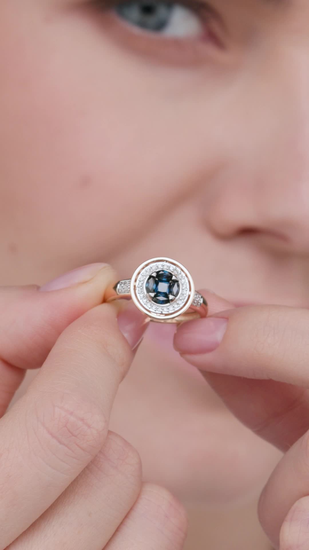 Кольцо с сапфирами и бриллиантами из золота 585 пробы арт. 16143-102