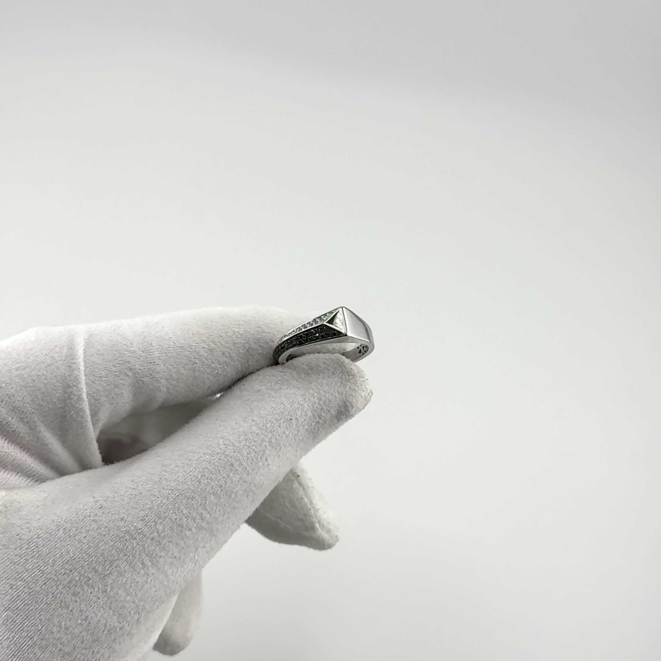 Кольцо с бриллиантами из белого золота 585 пробы арт. 16208-213