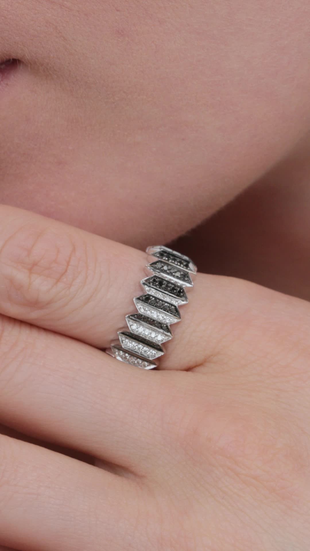 Кольцо с бриллиантами из белого золота 585 пробы арт. 16209-213