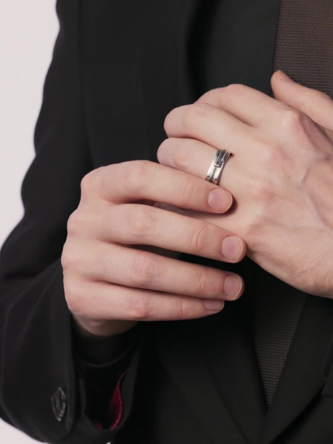 Кольцо с черными бриллиантами из белого золота 585 пробы арт. 16498-213