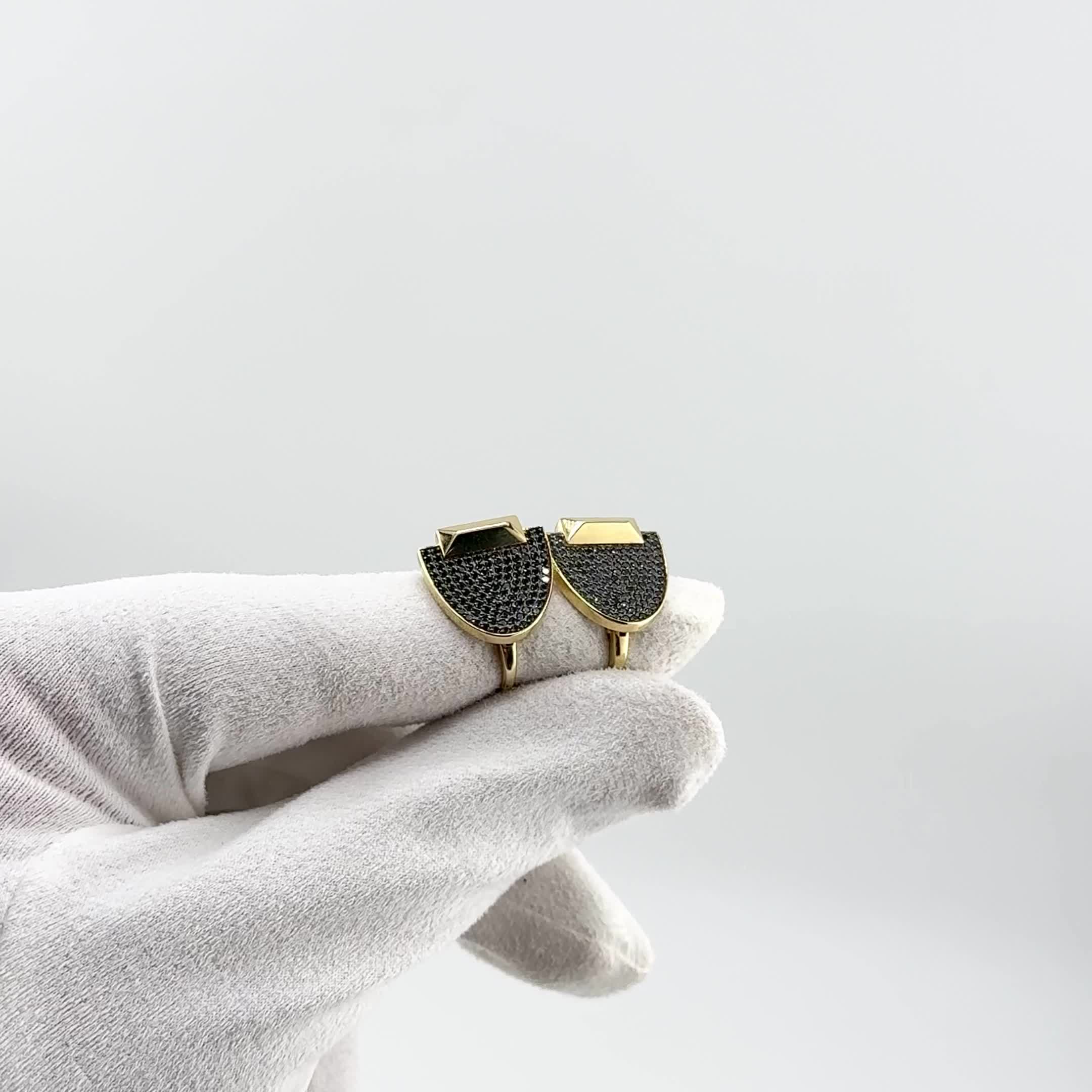 Серьги с черными бриллиантами из желтого золота 585 пробы арт. 2-0691-305