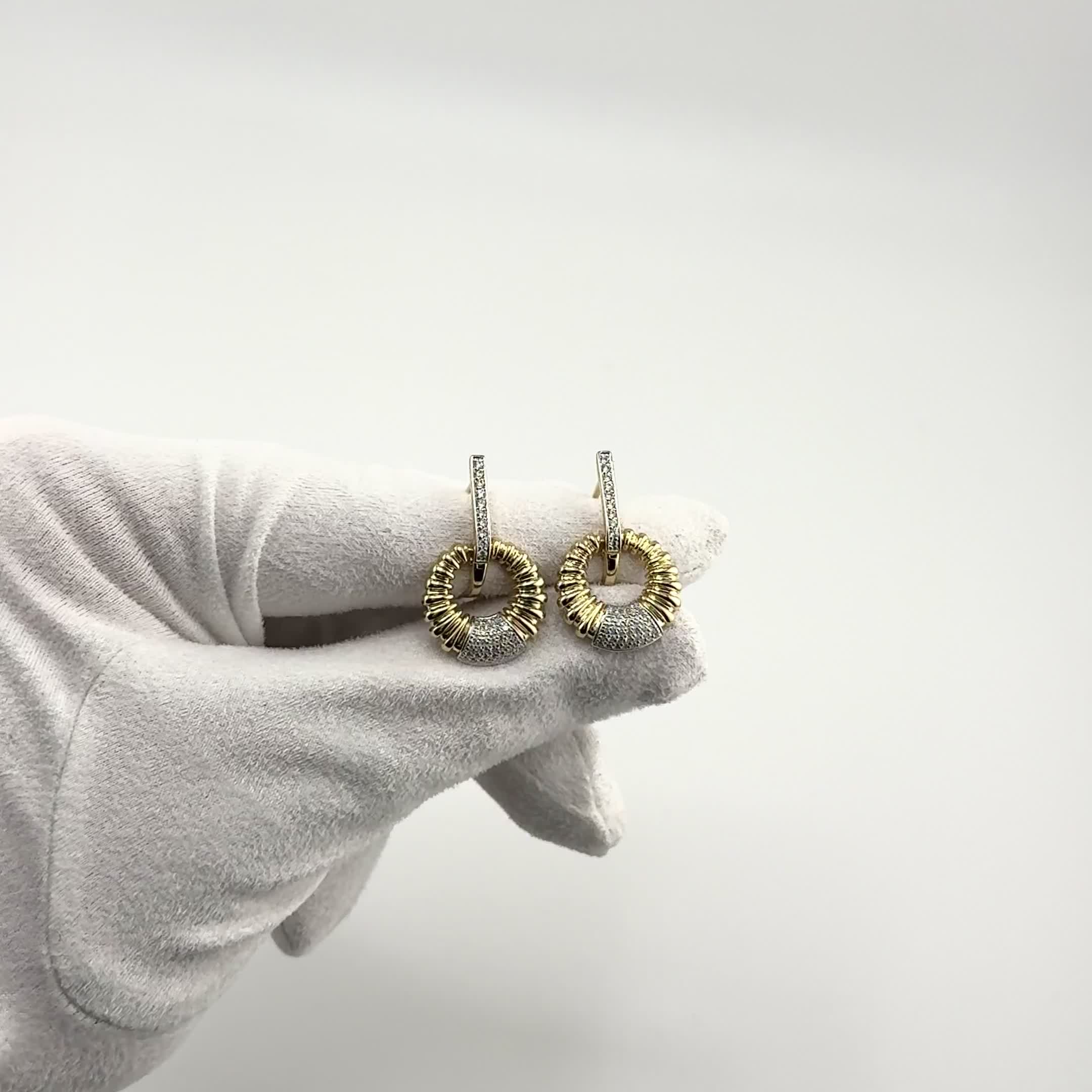 Серьги с бриллиантами из желтого золота 585 пробы арт. 2-1050-301