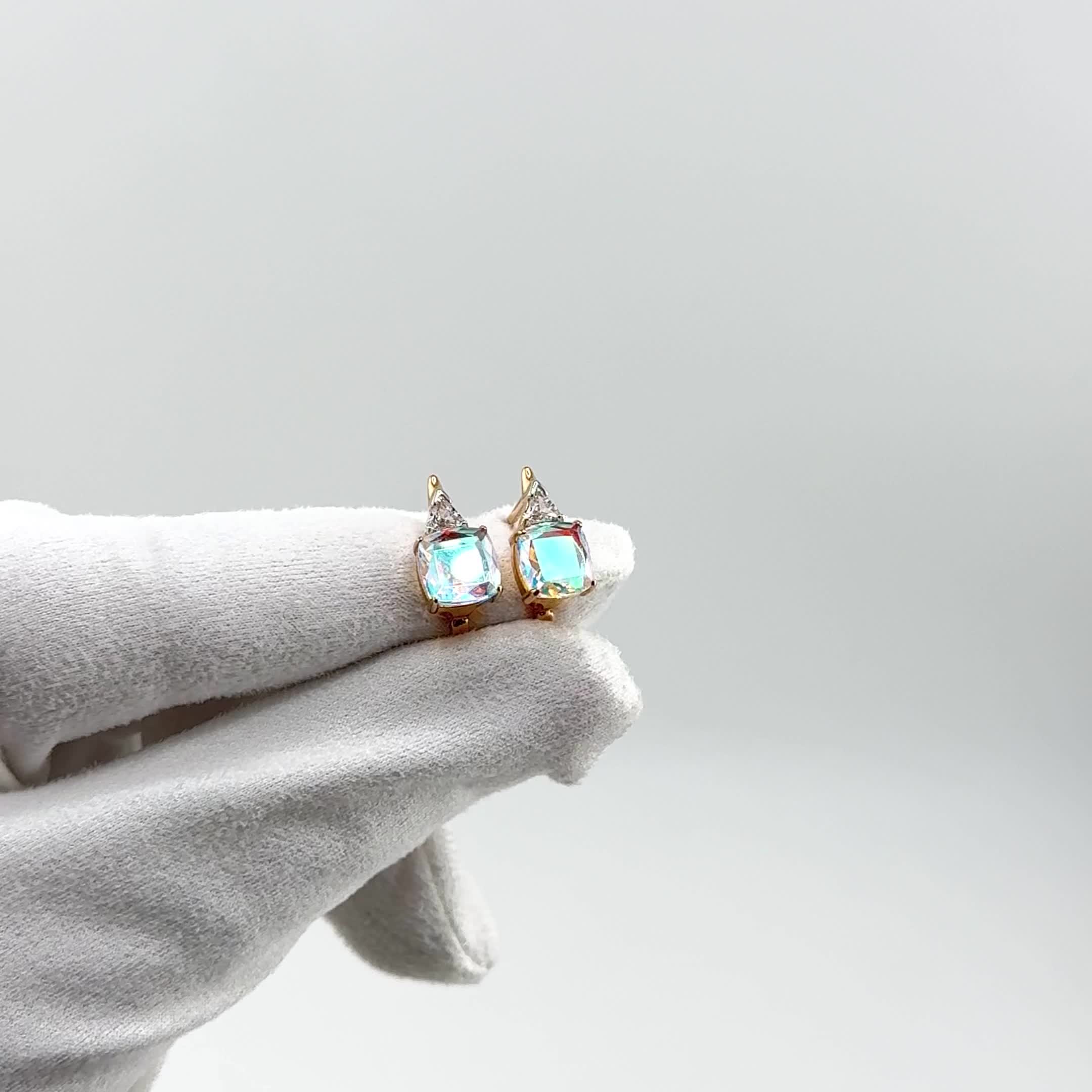 Серьги с кварцем и фианитами из золота 585 пробы арт. 21805484