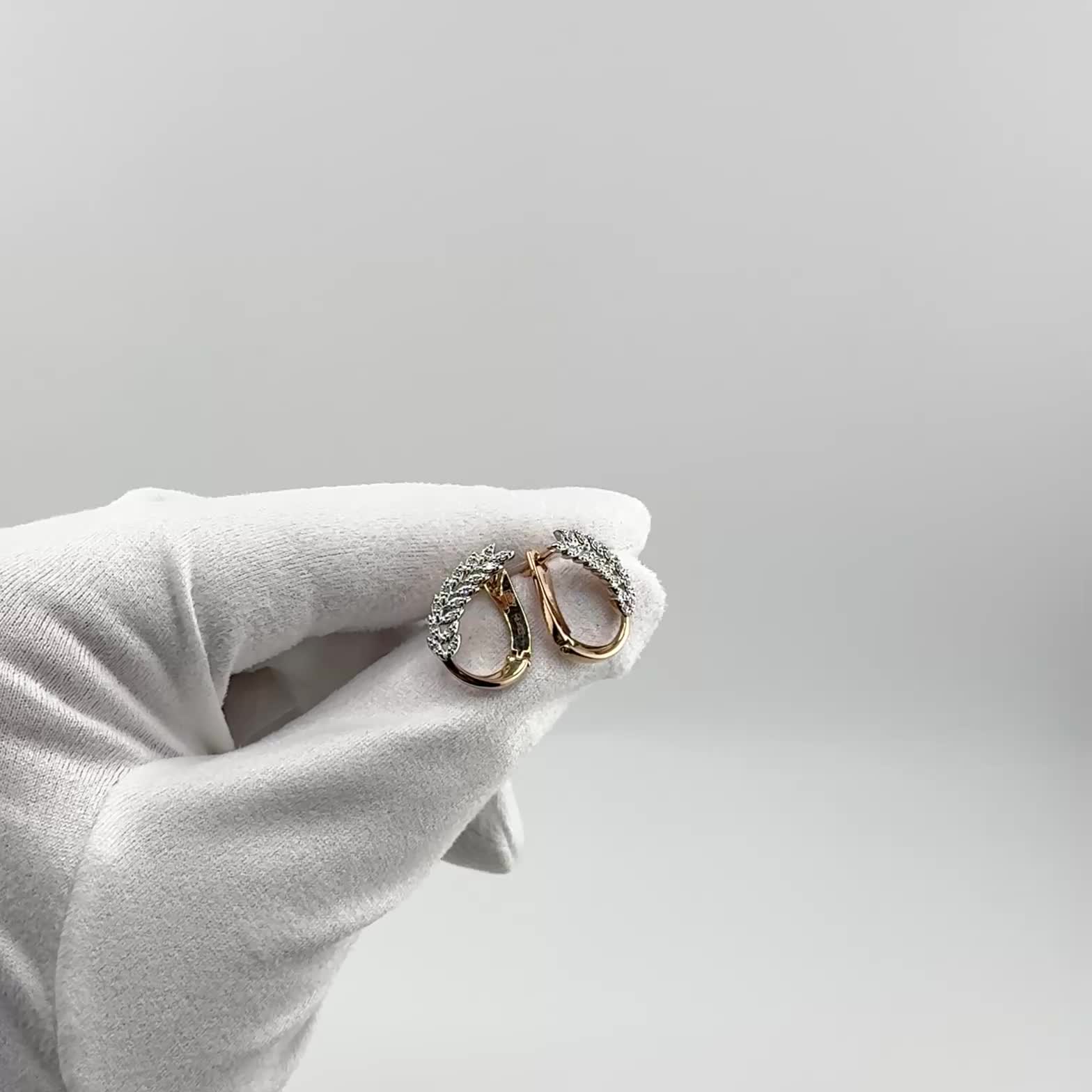 Серьги с бриллиантами из золота 585 пробы арт. 24422-100