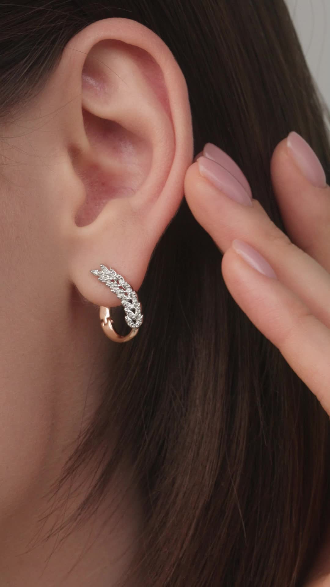 Серьги с бриллиантами из золота 585 пробы арт. 24422-100