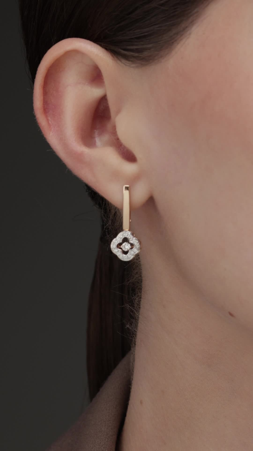 Серьги "Клевера" с танцующими бриллиантами из золота 585 пробы арт. 26066-100