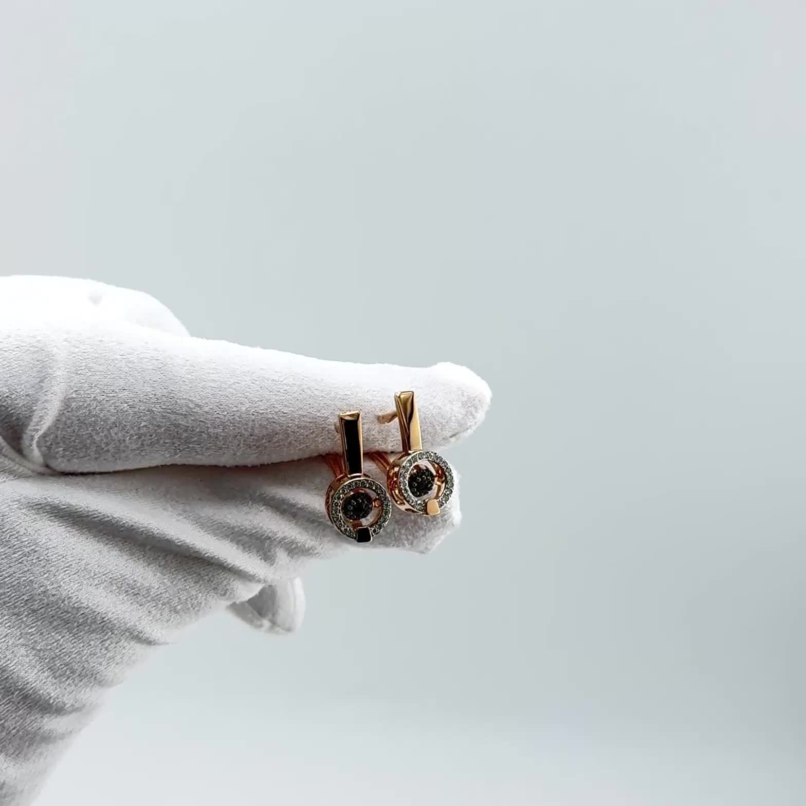 Серьги с сапфирами и бриллиантами из золота 585 пробы арт. 26069-102