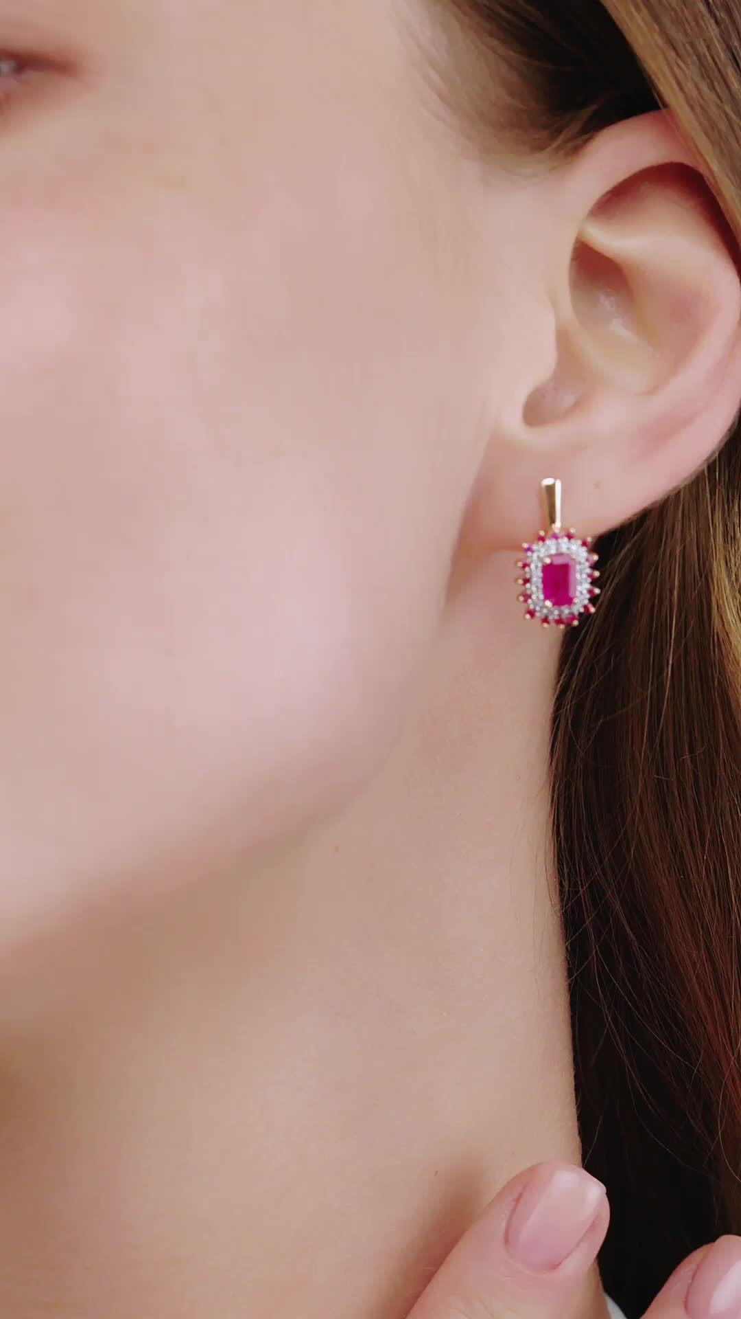 Серьги с рубинами и бриллиантами из золота 585 пробы арт. 26130-103