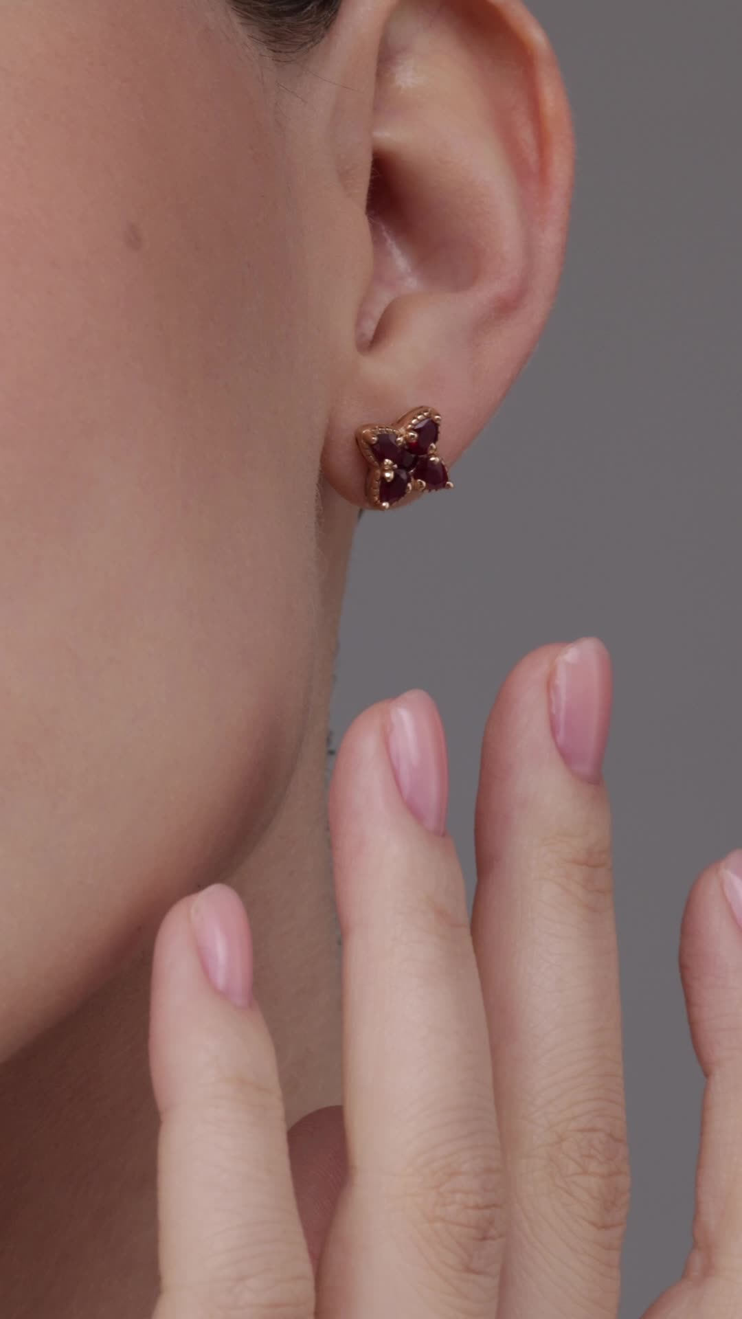 Серьги "Цветы" с рубинами из золота 585 пробы арт. 26138-103