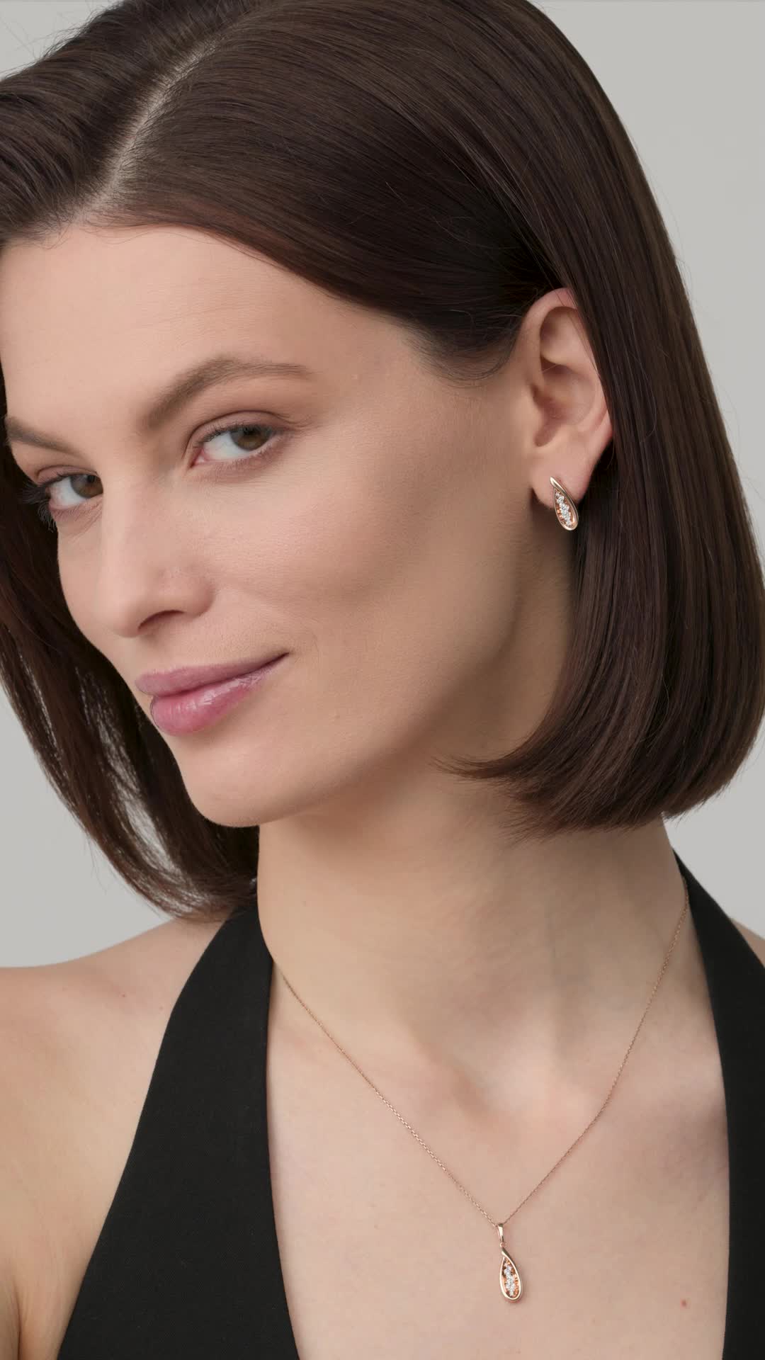 Серьги с бриллиантами из золота 585 пробы арт. 26312-100