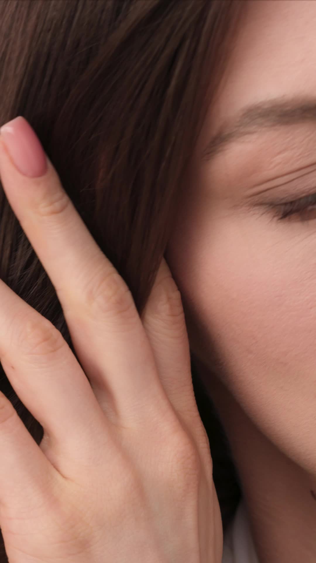 Серьги с сапфирами и бриллиантами из золота 585 пробы арт. 26372-102