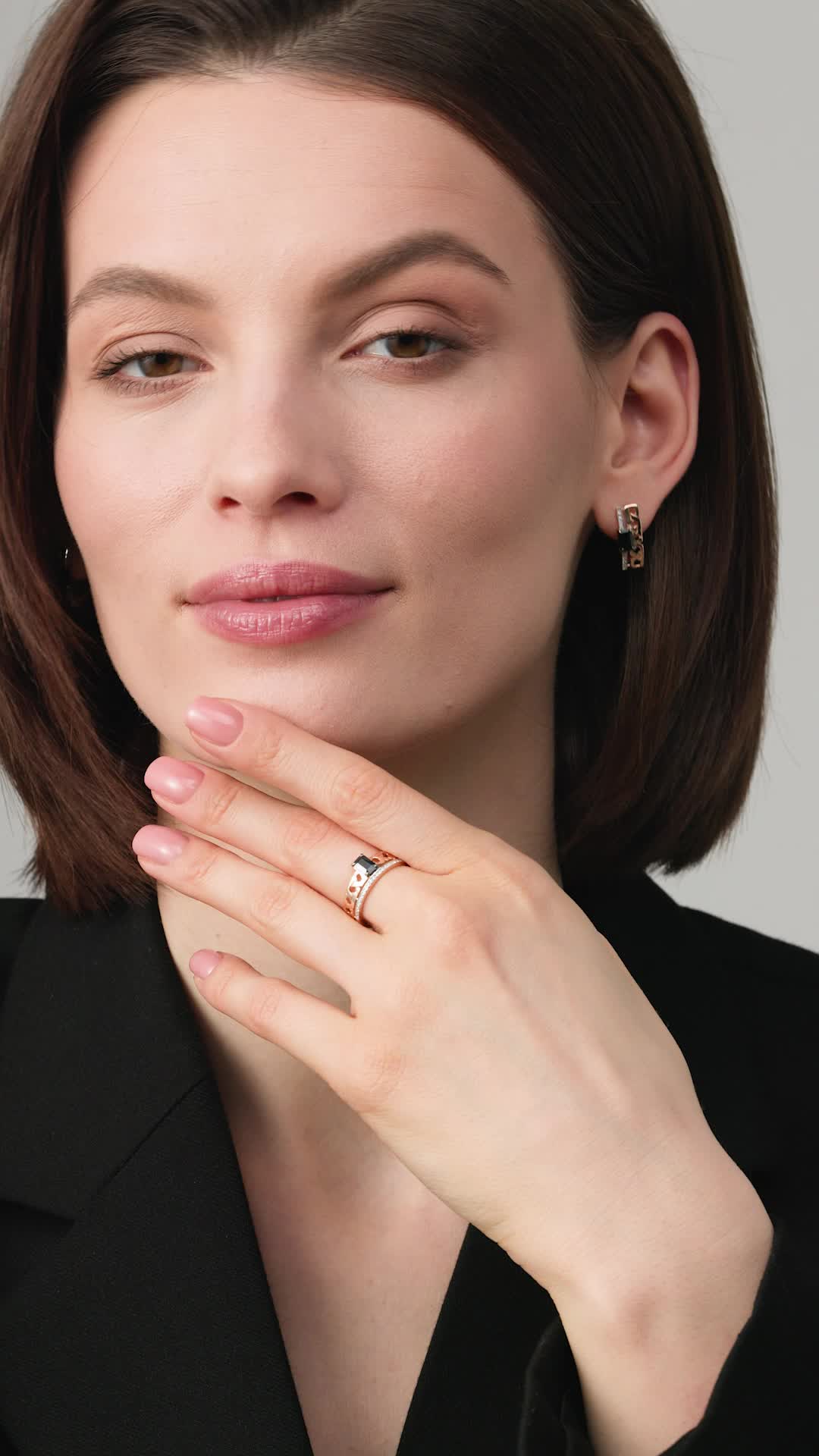 Серьги с сапфирами и бриллиантами из золота 585 пробы арт. 26376-102