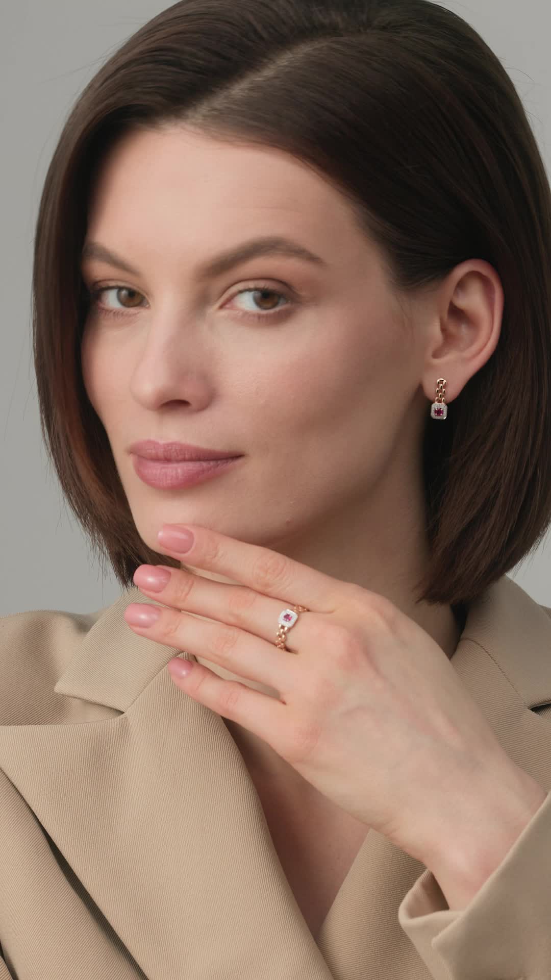 Серьги с рубинами и бриллиантами из золота 585 пробы арт. 26378-103