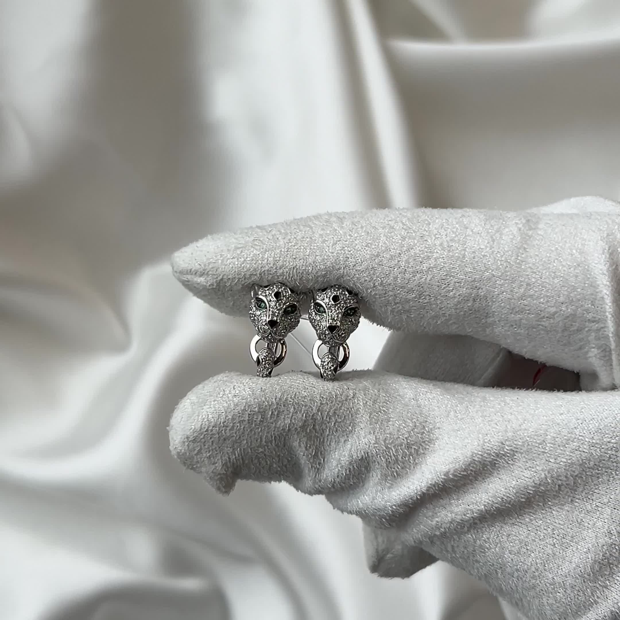 Серьги "Пантеры" с бриллиантами, изумрудами и эмалью из белого зоота 585 пробы арт. 3020682-3