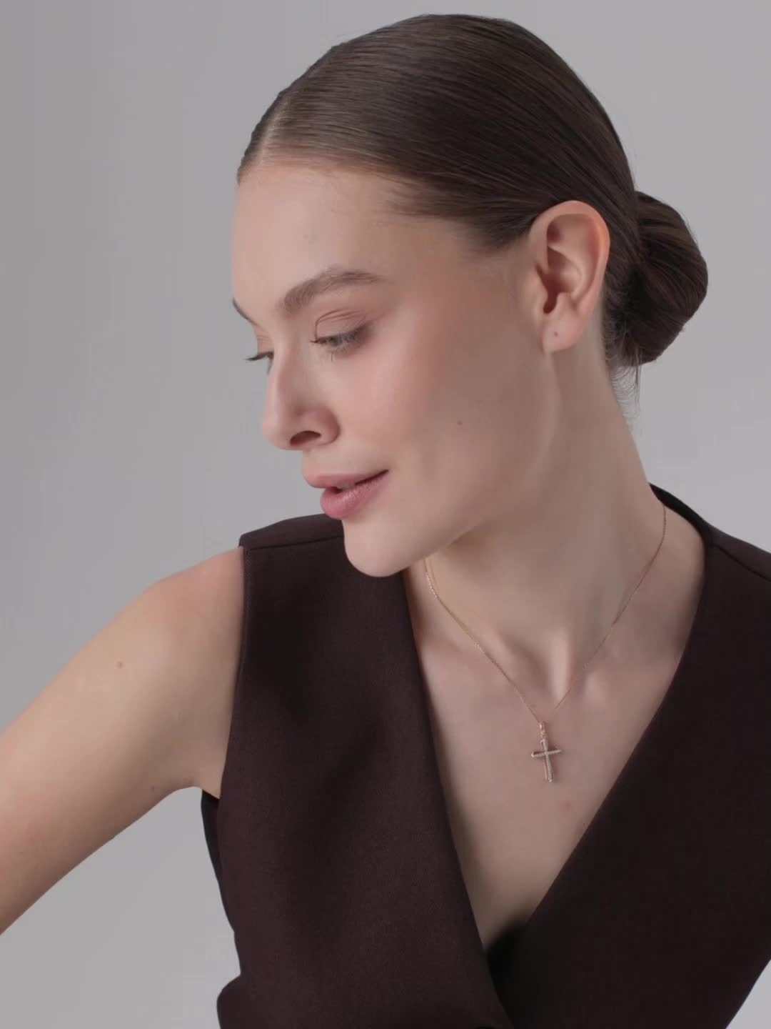 Декоративный крест с бриллиантами из золота 585 пробы арт. 36665-113