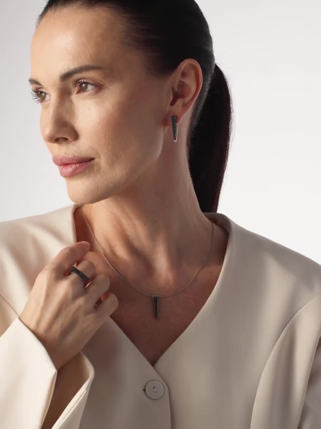 Колье с черными бриллиантами из белого золота 585 пробы арт. 65865-213