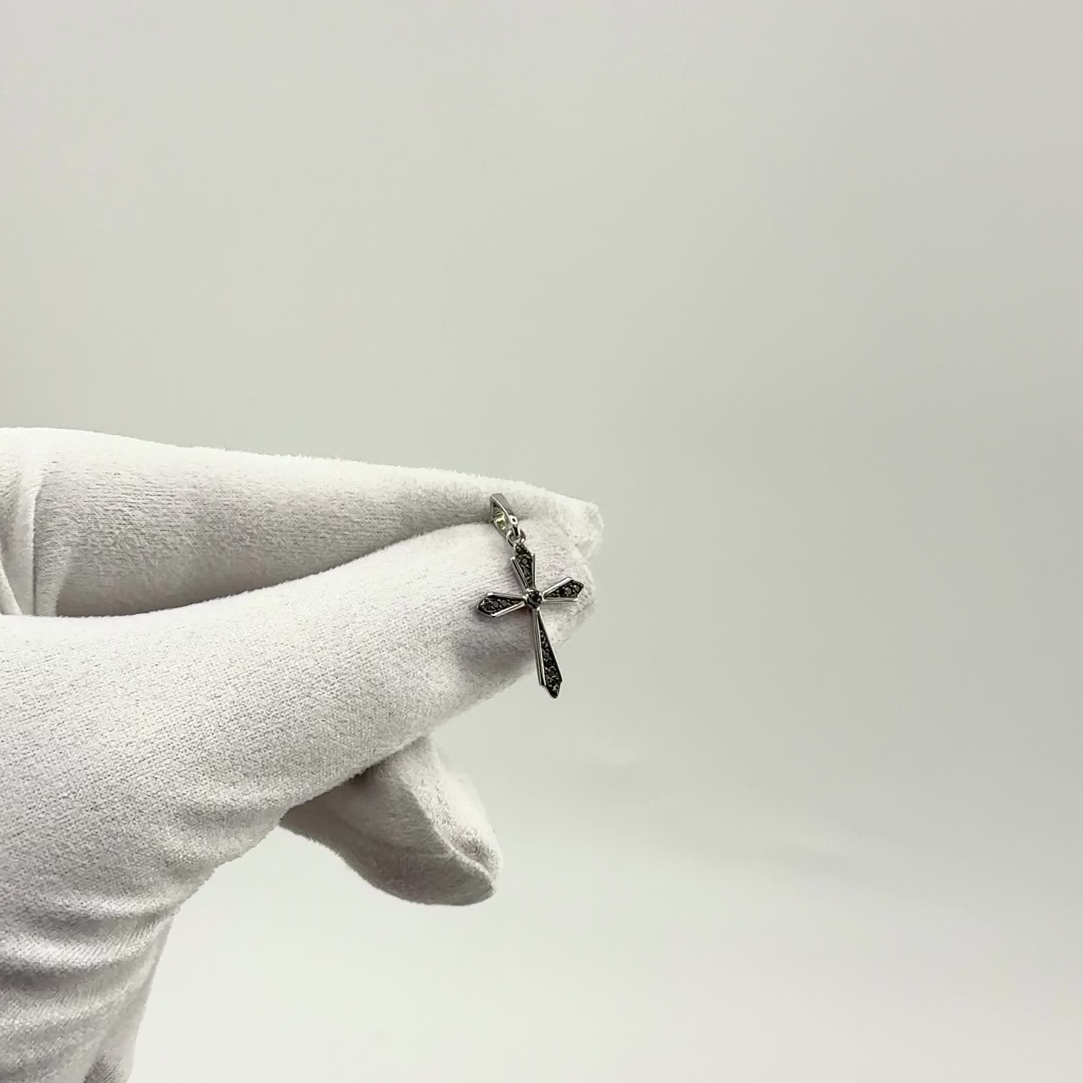 Декоративный крест с черными бриллиантами из белого золота 585 пробы арт. 920919Ч.2