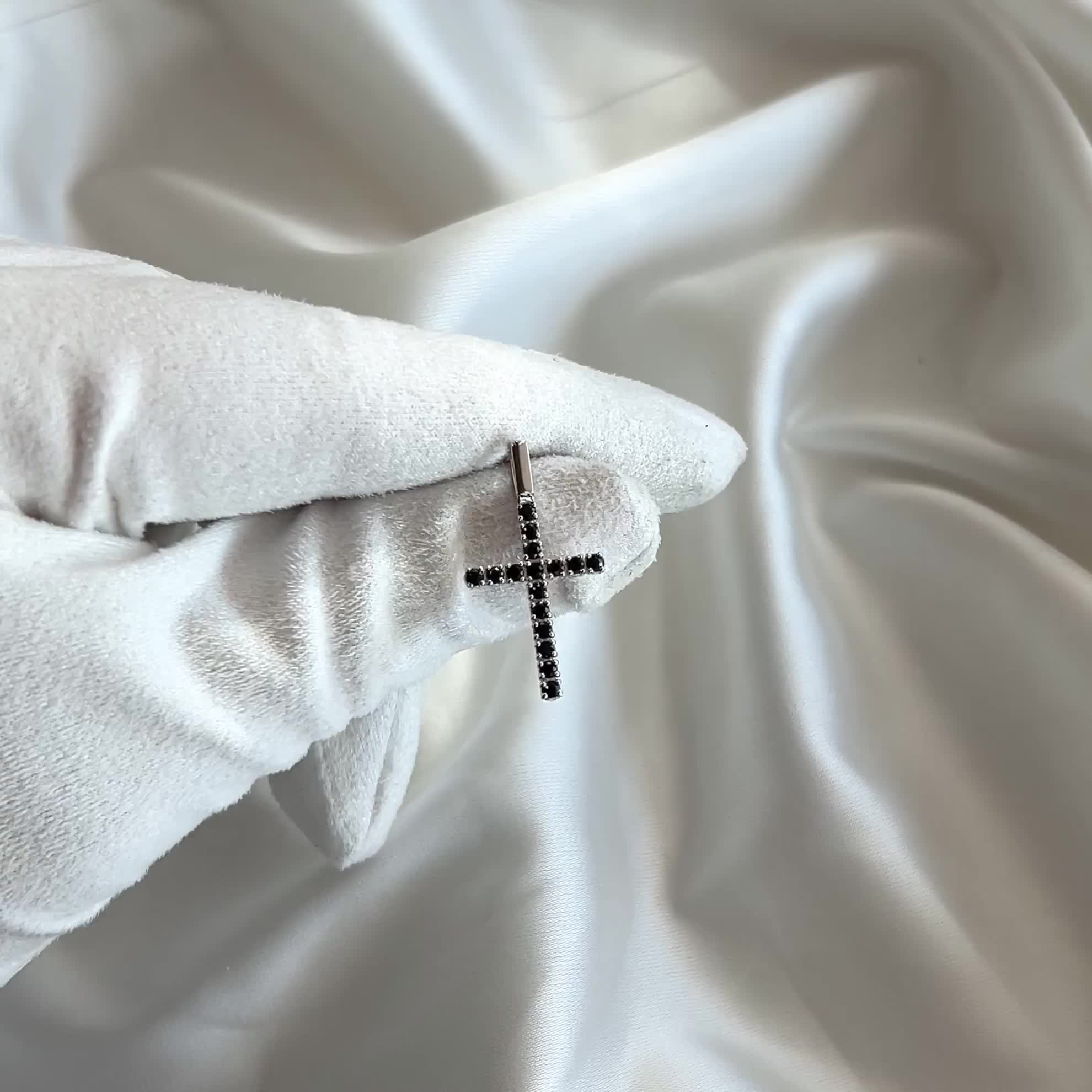 Декоративный крест с сапфирами из белого золота 585 пробы арт. 920995.2