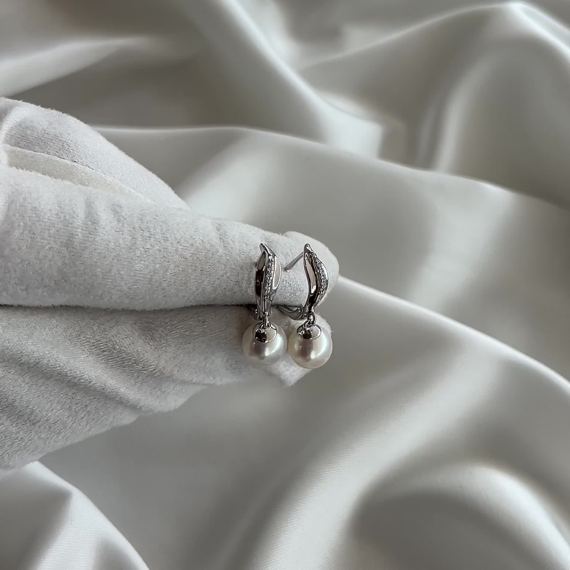 Серьги с жемчугом и бриллиантами из белого золота 585 пробы арт. 940547.2