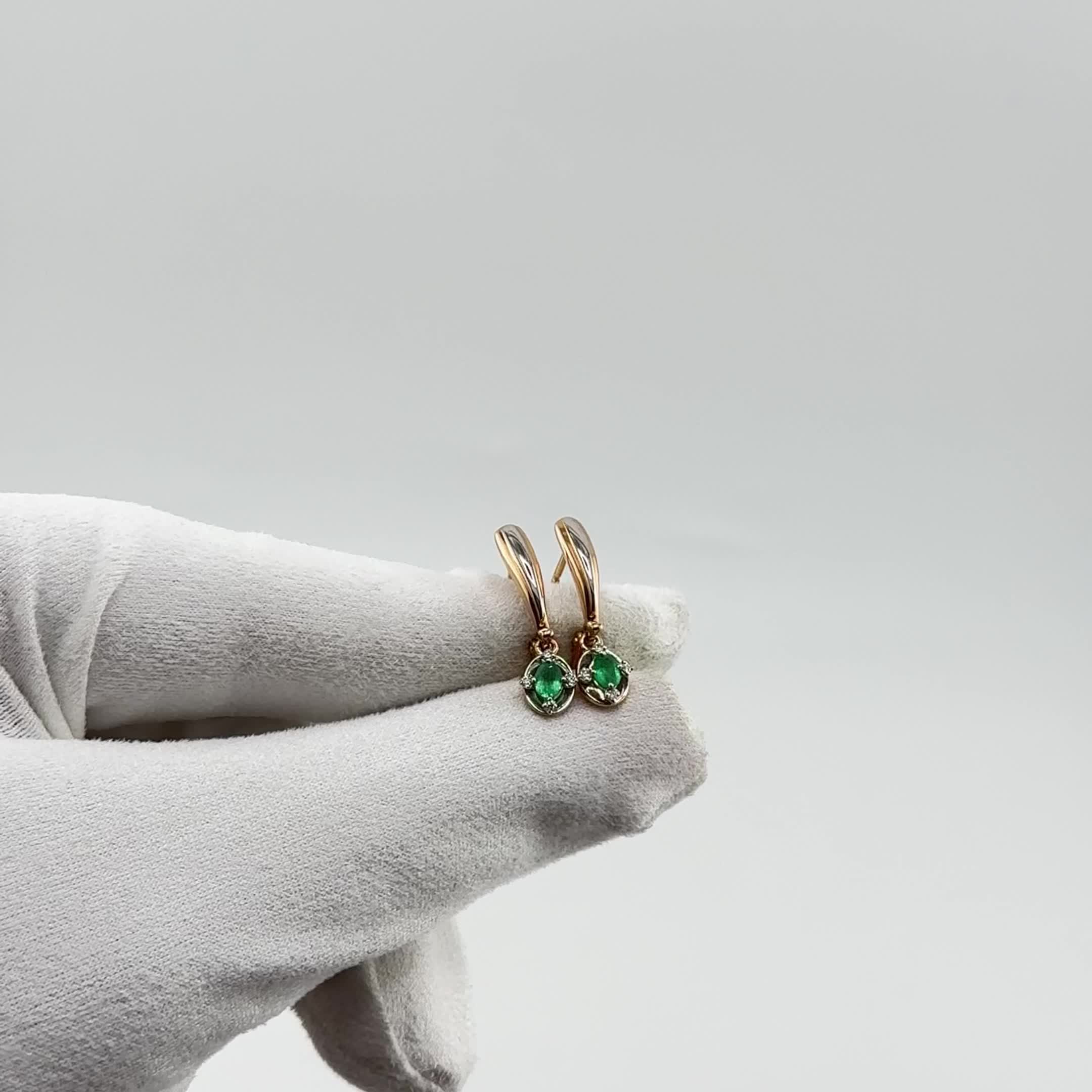 Серьги с бриллиантами и изумрудами из золота 585 пробы арт. 942624к.1