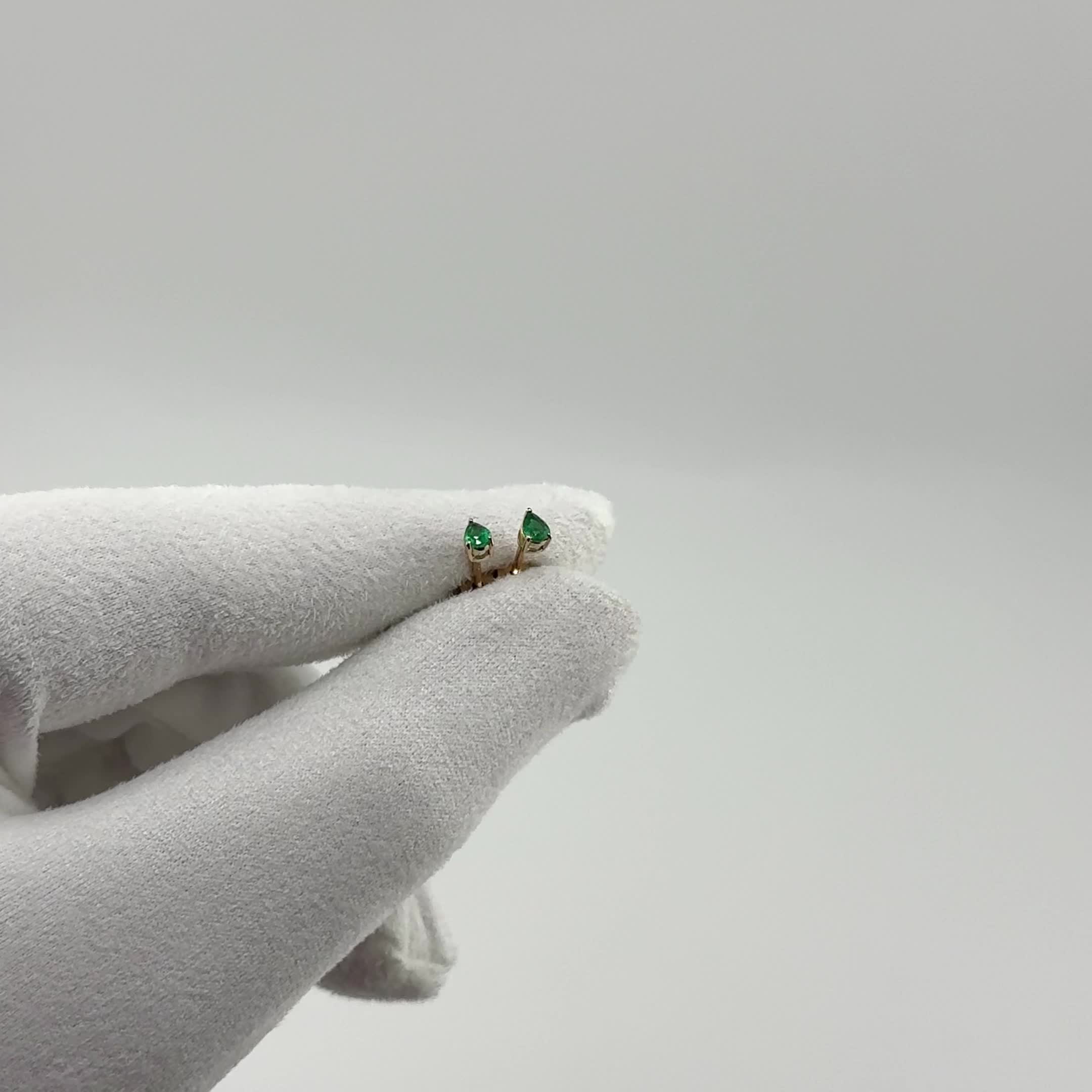 Серьги с изумрудами из золота 585 пробы арт. 943219к.1