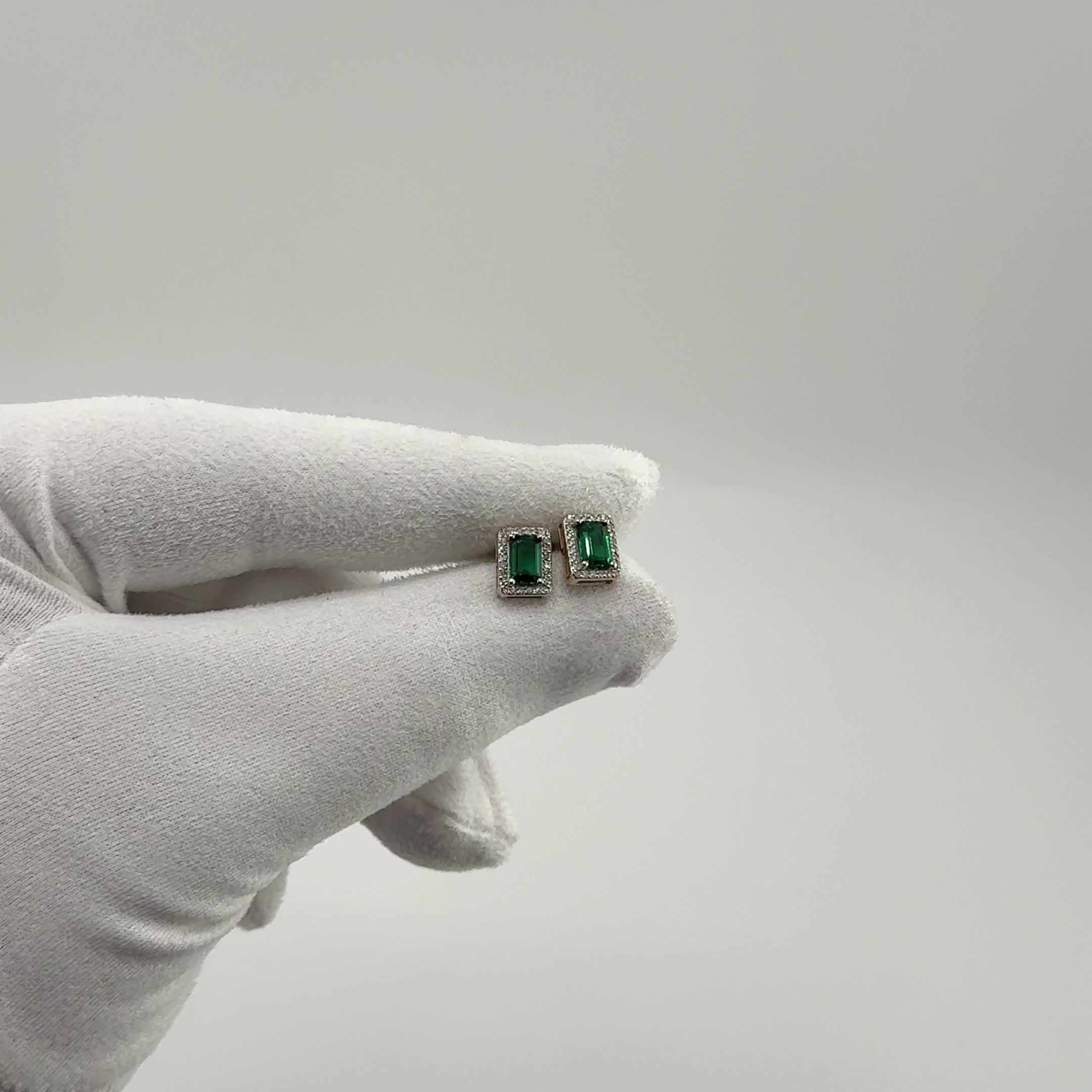 Серьги с изумрудами и бриллиантами из золота 585 пробы арт. 943389.1